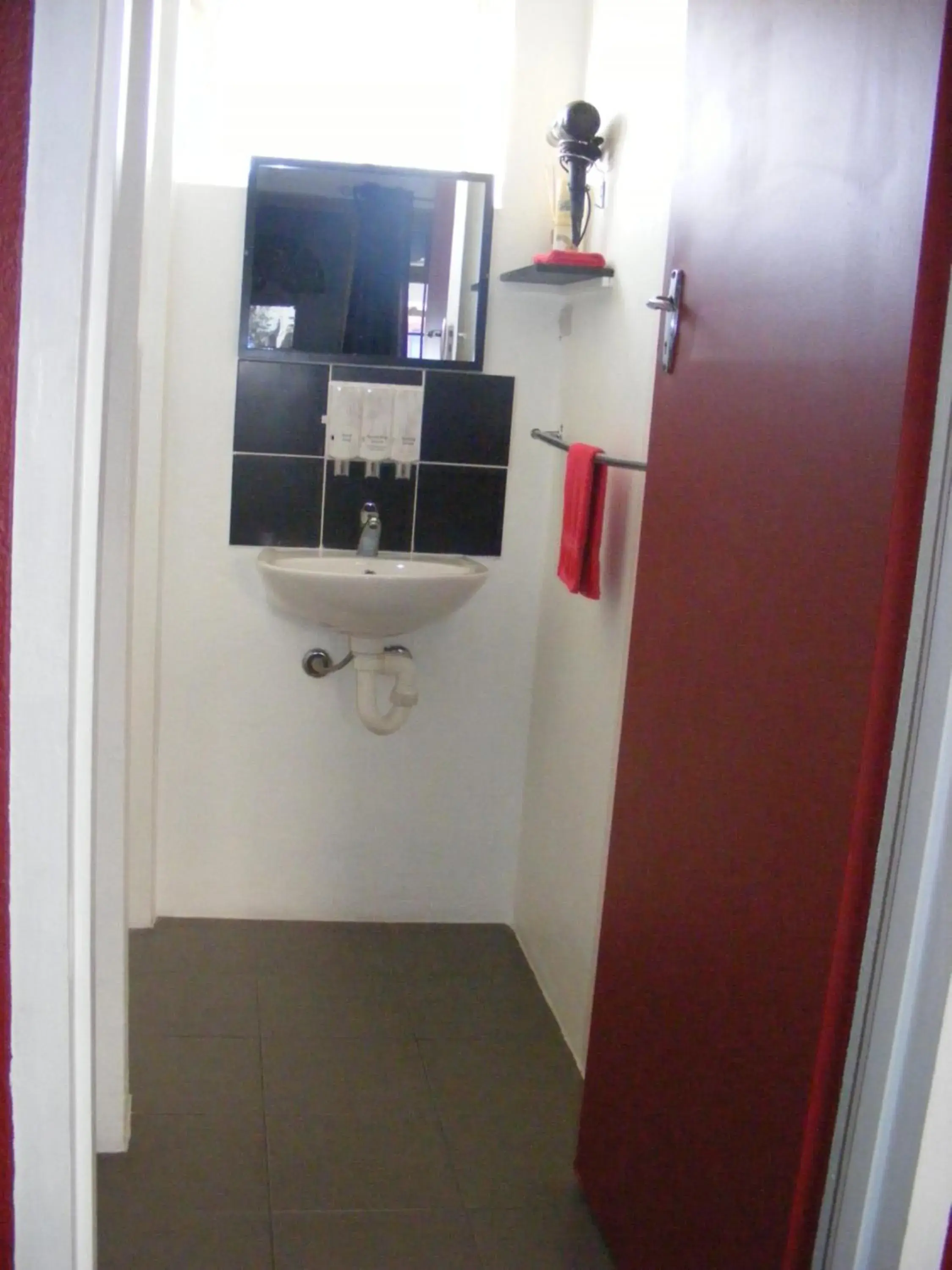 Bathroom, TV/Entertainment Center in Motel Lodge