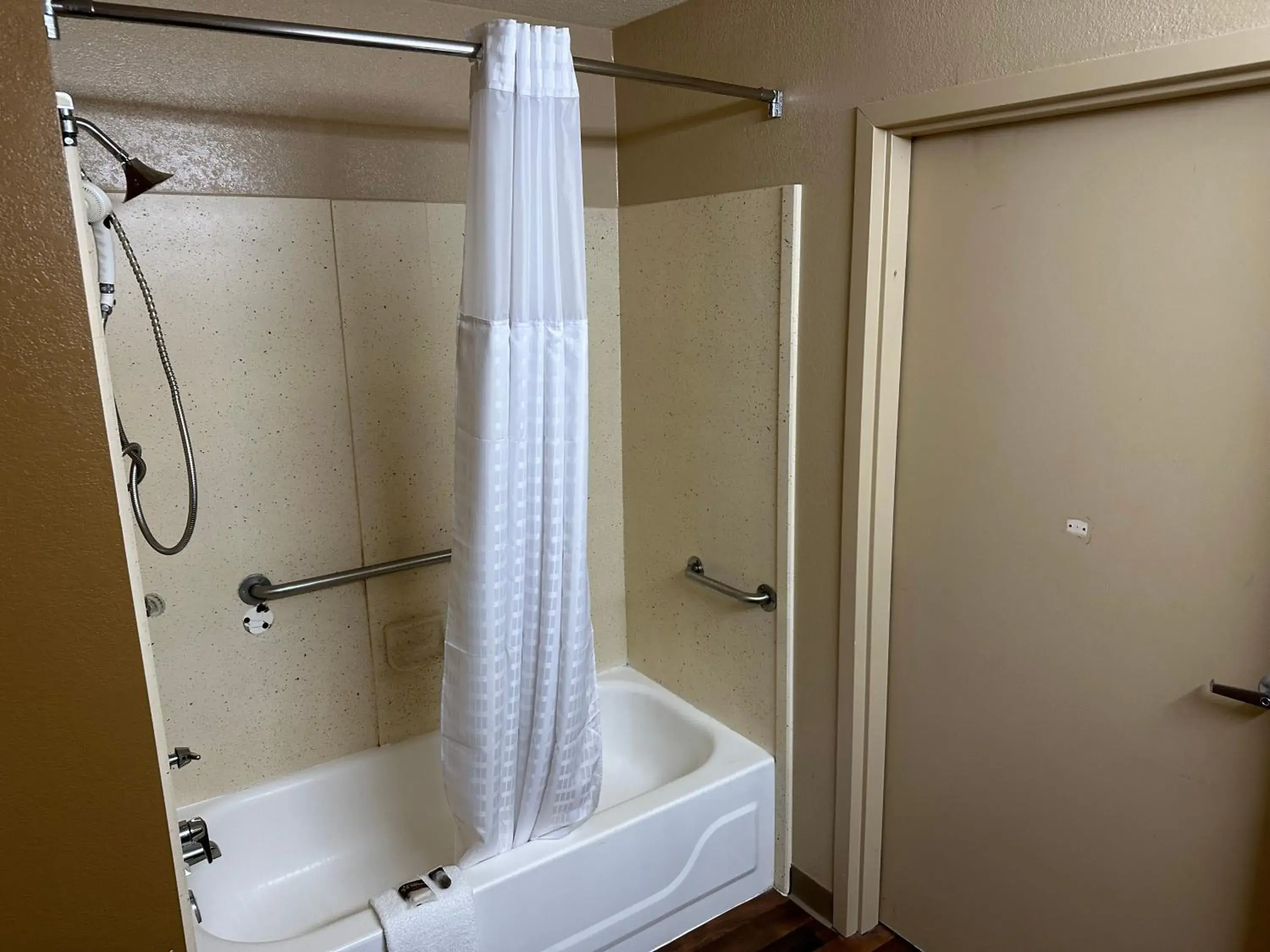 Bathroom in Red Roof Inn Southfield