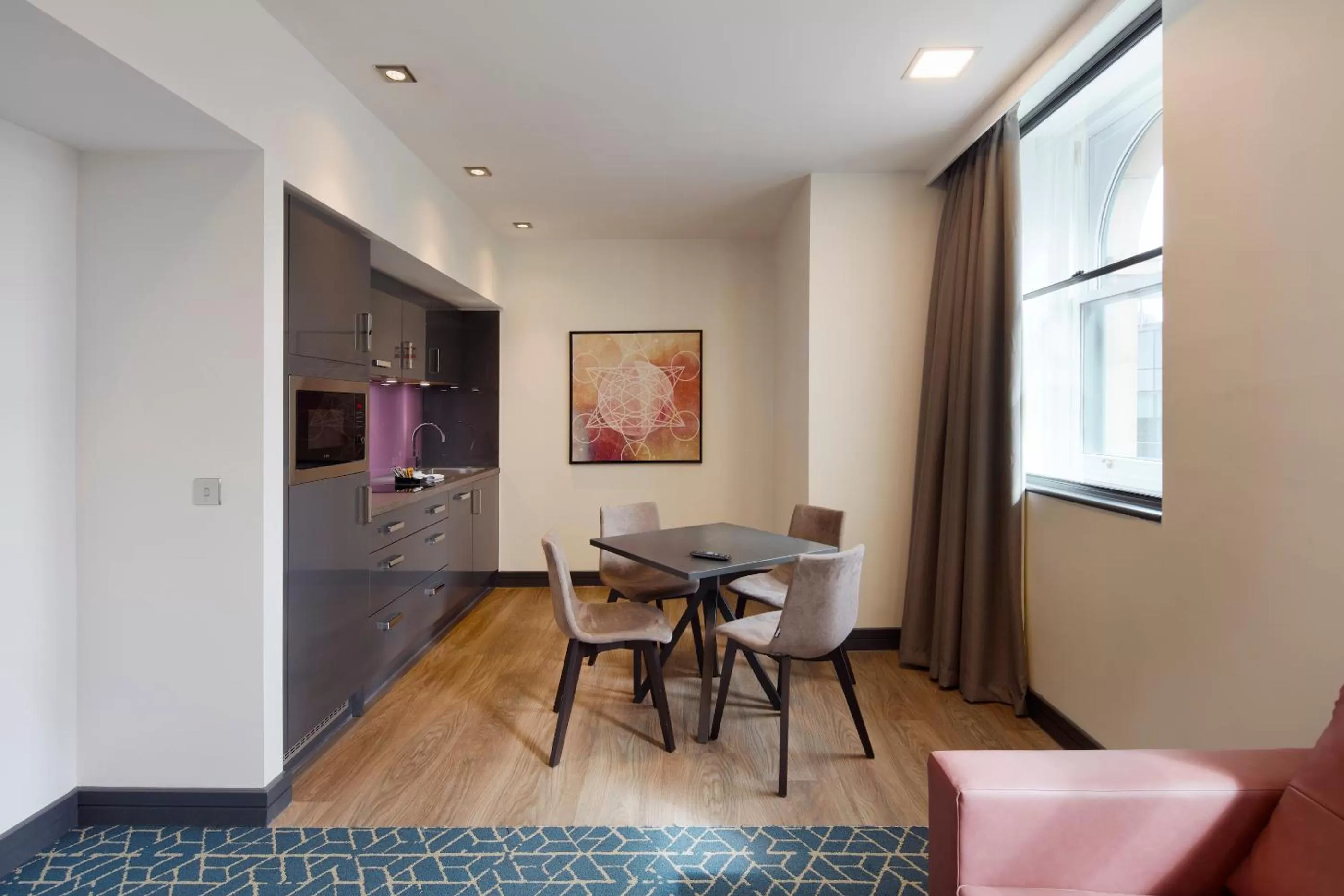 Kitchen or kitchenette in Roomzzz Manchester Victoria