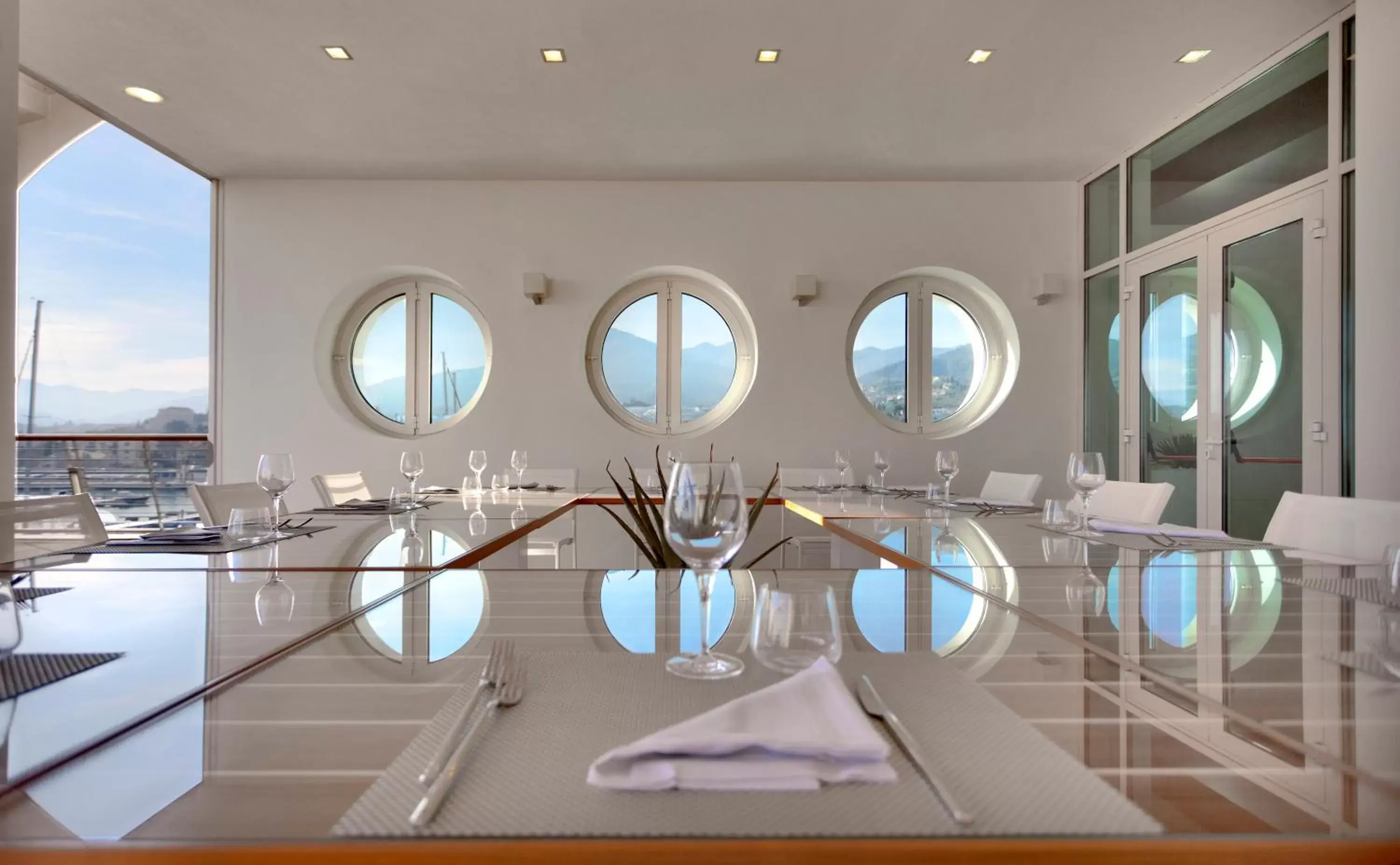 Business facilities, Swimming Pool in Yacht Club Marina Di Loano