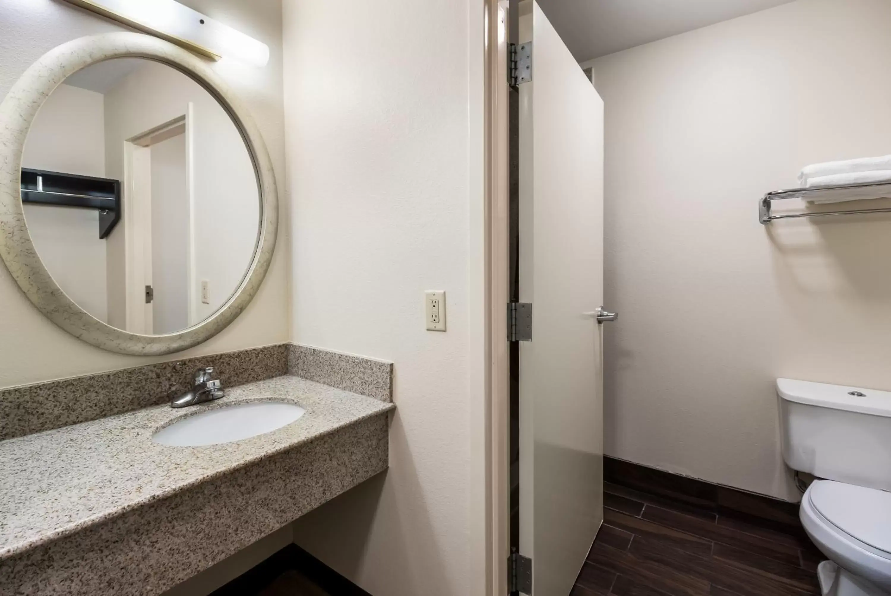 Bathroom in Red Roof Inn Murfreesboro