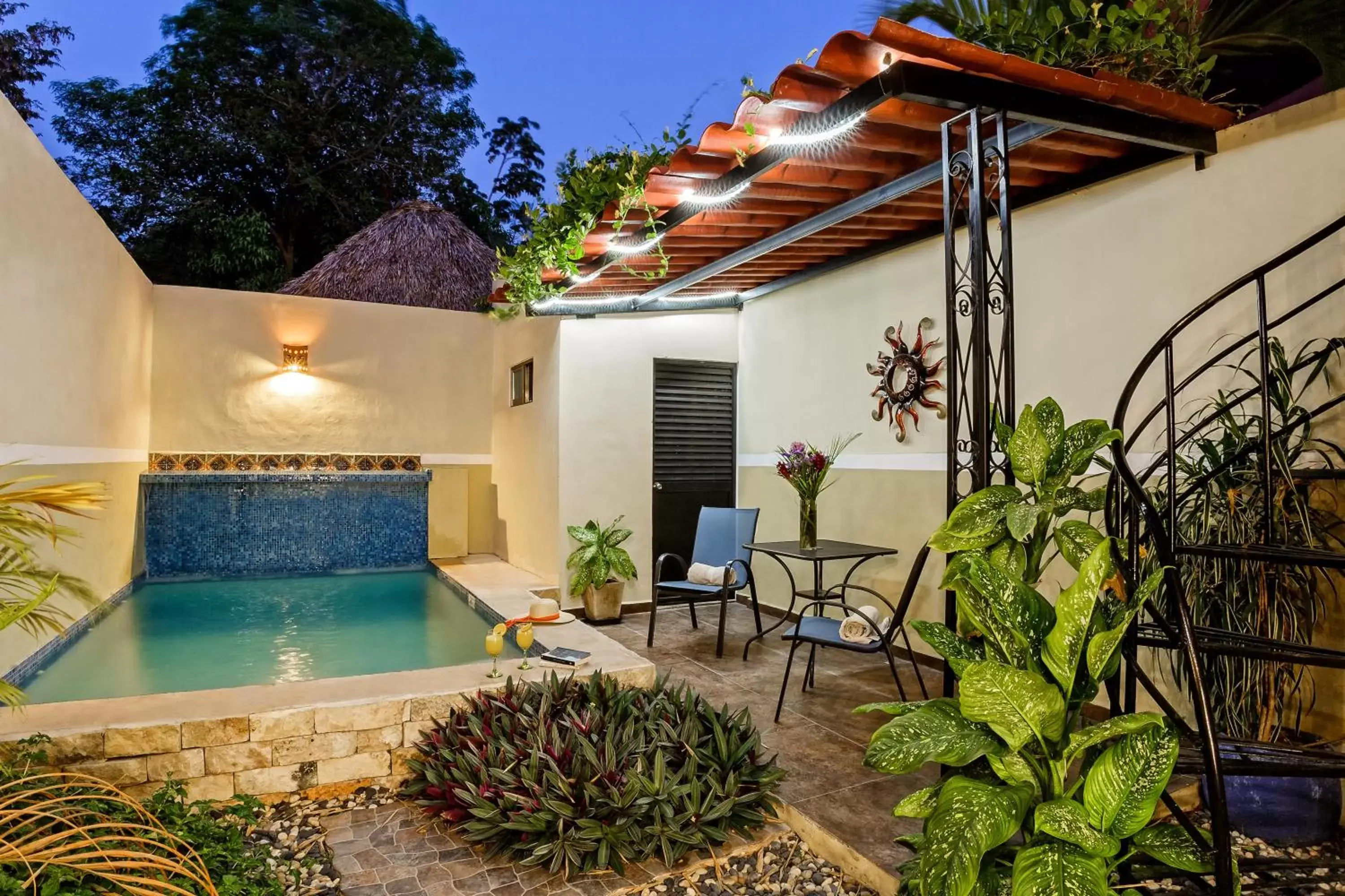 Patio, Swimming Pool in Casa Del Maya Bed & Breakfast