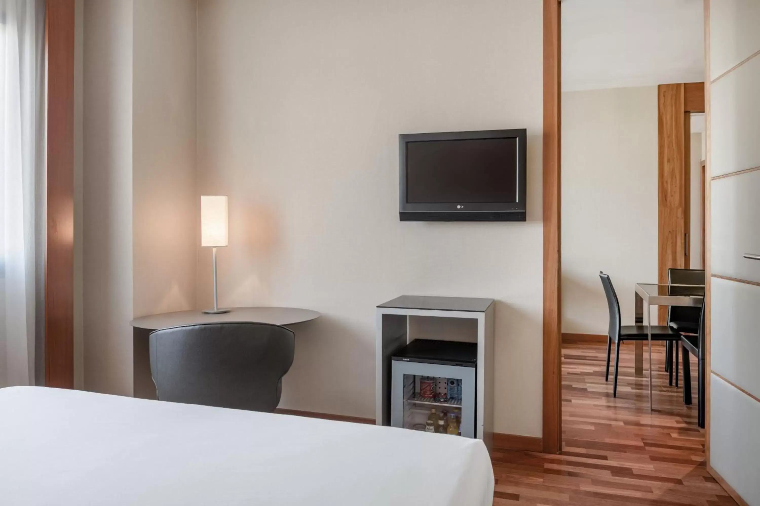 Bedroom, TV/Entertainment Center in AC Hotel Murcia by Marriott