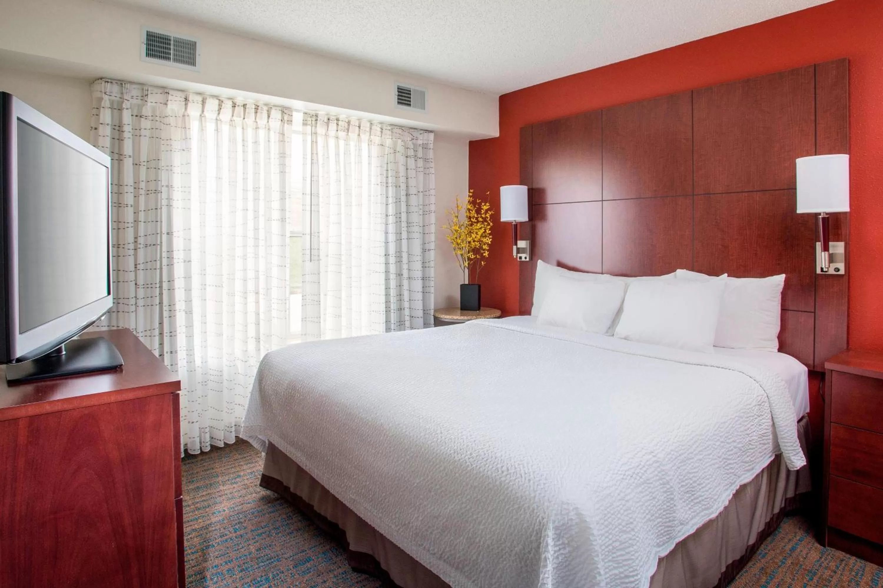 Photo of the whole room, Bed in Residence Inn Topeka
