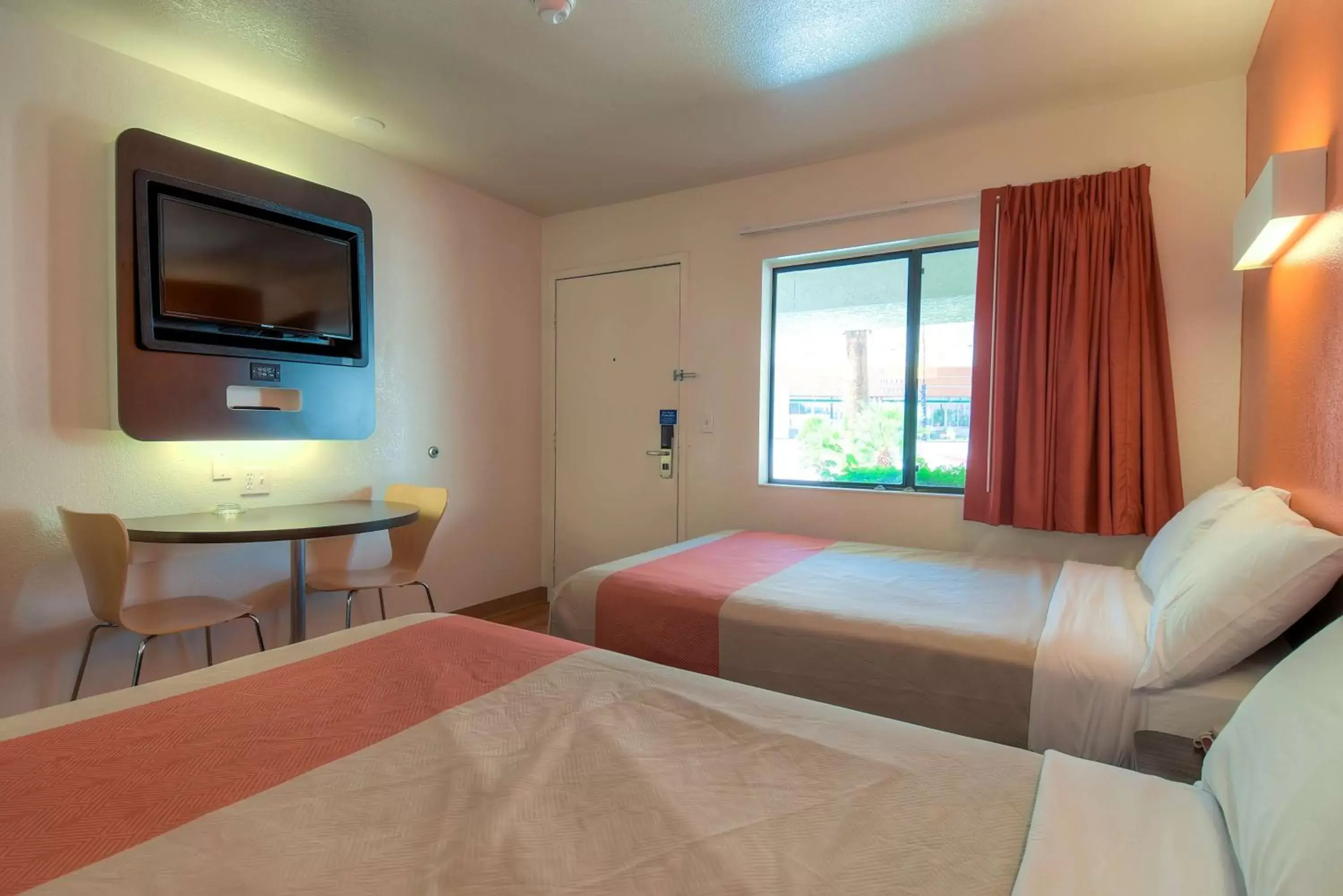 Bedroom, Bed in Motel 6-Palm Springs, CA - Downtown