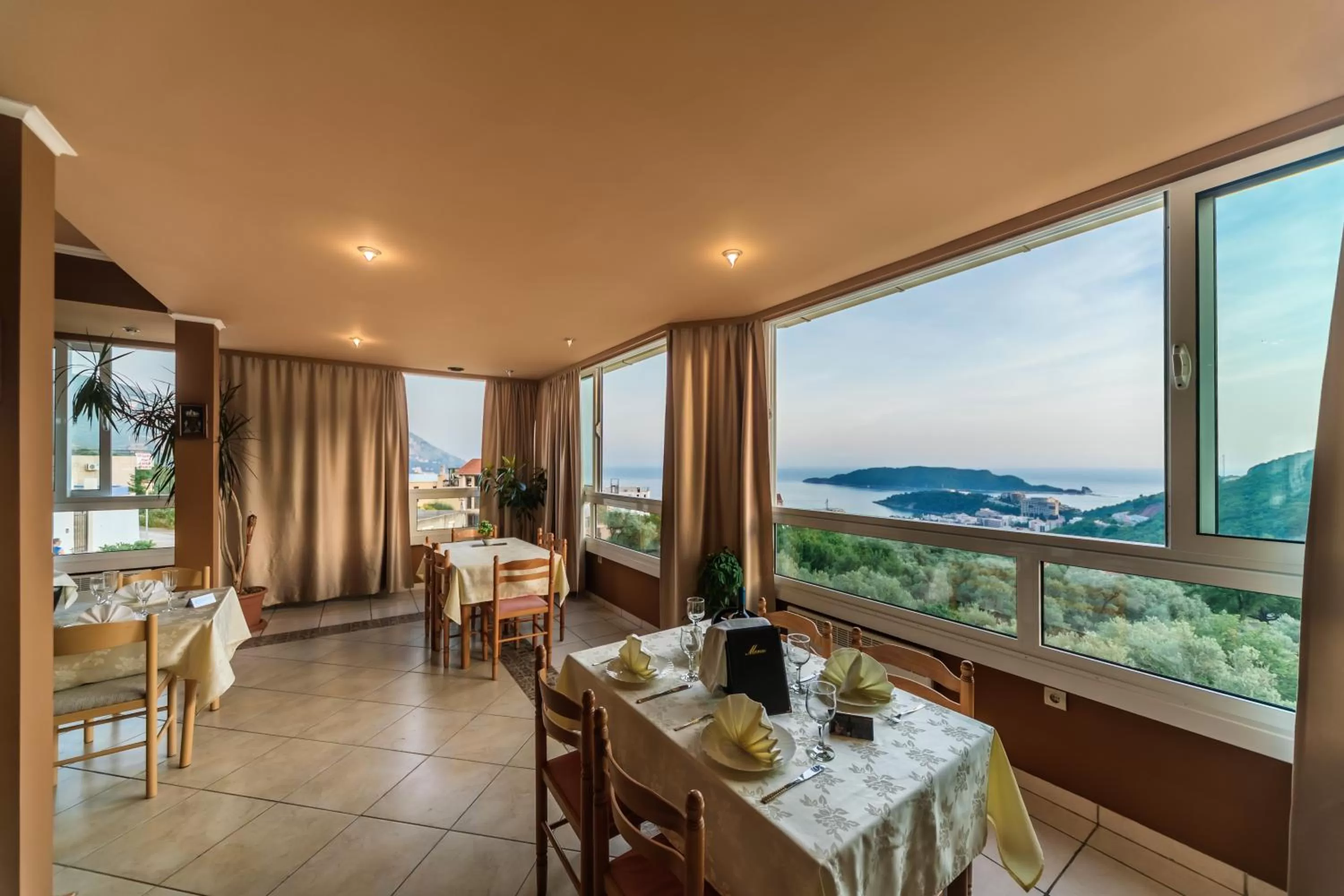 Restaurant/places to eat in " Villa Kruna Lux "