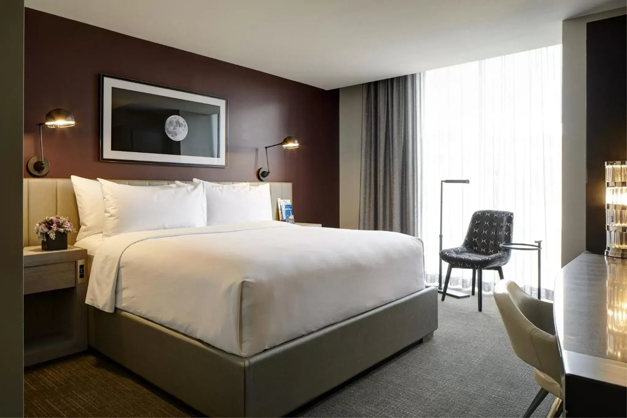 Photo of the whole room, Bed in Archer Hotel Boston/Burlington