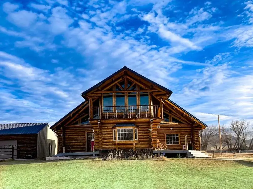 Property Building in Sportsman Lodge Melrose MT