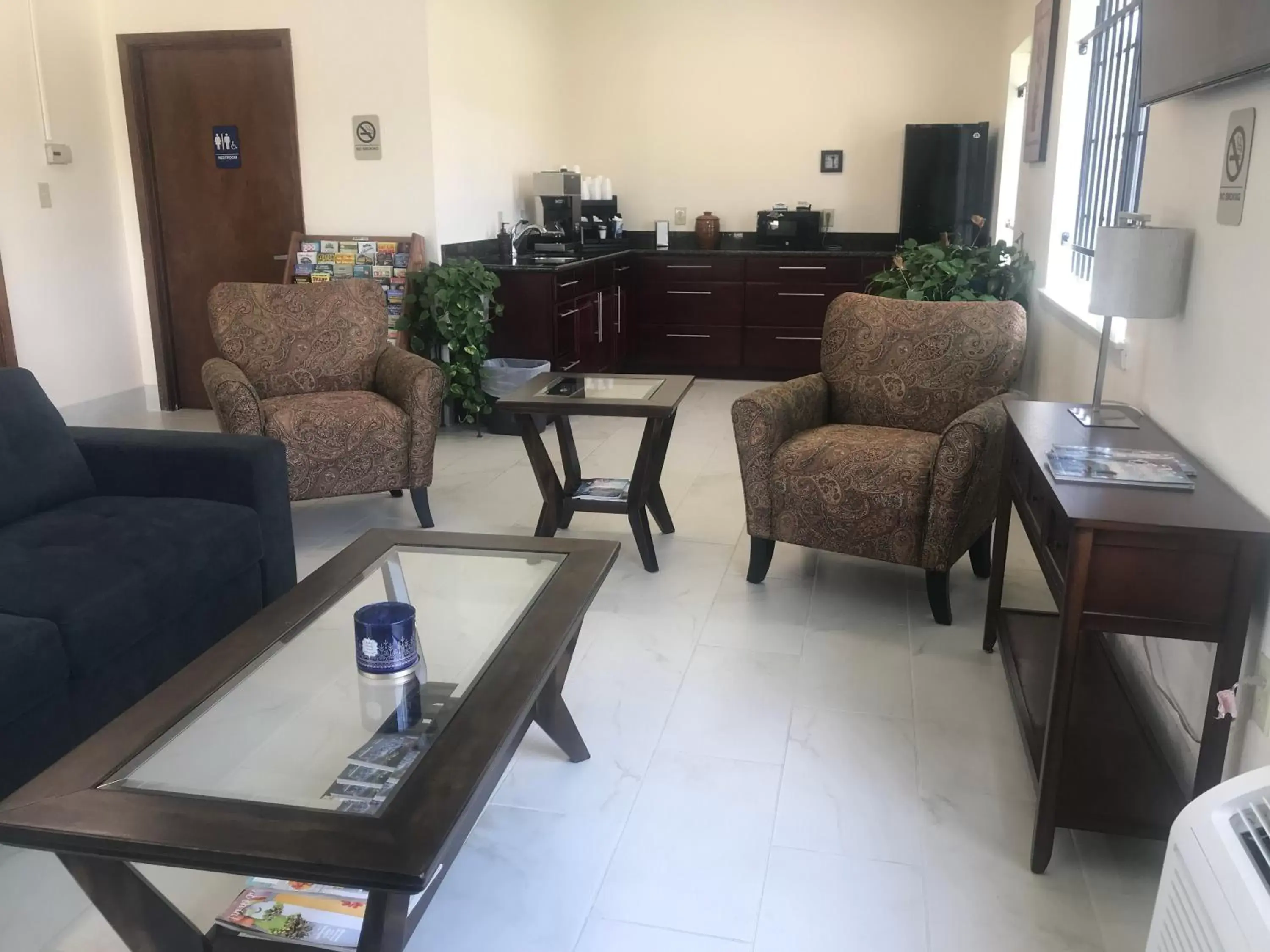 Lobby or reception, Seating Area in Highland Inn Denham Springs Baton Rouge East