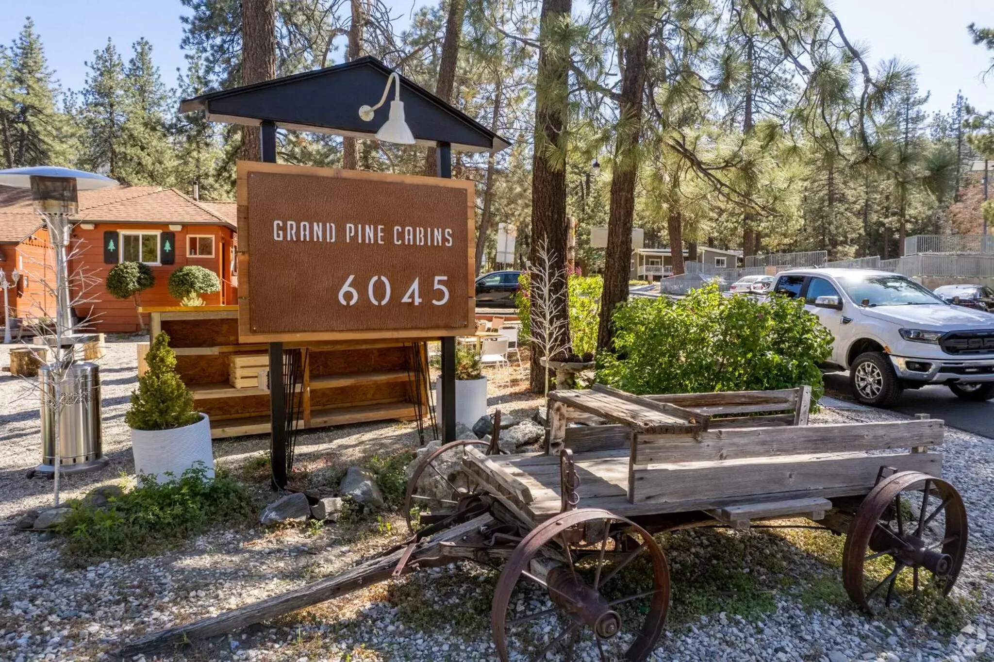 Property building in Grand Pine Cabins