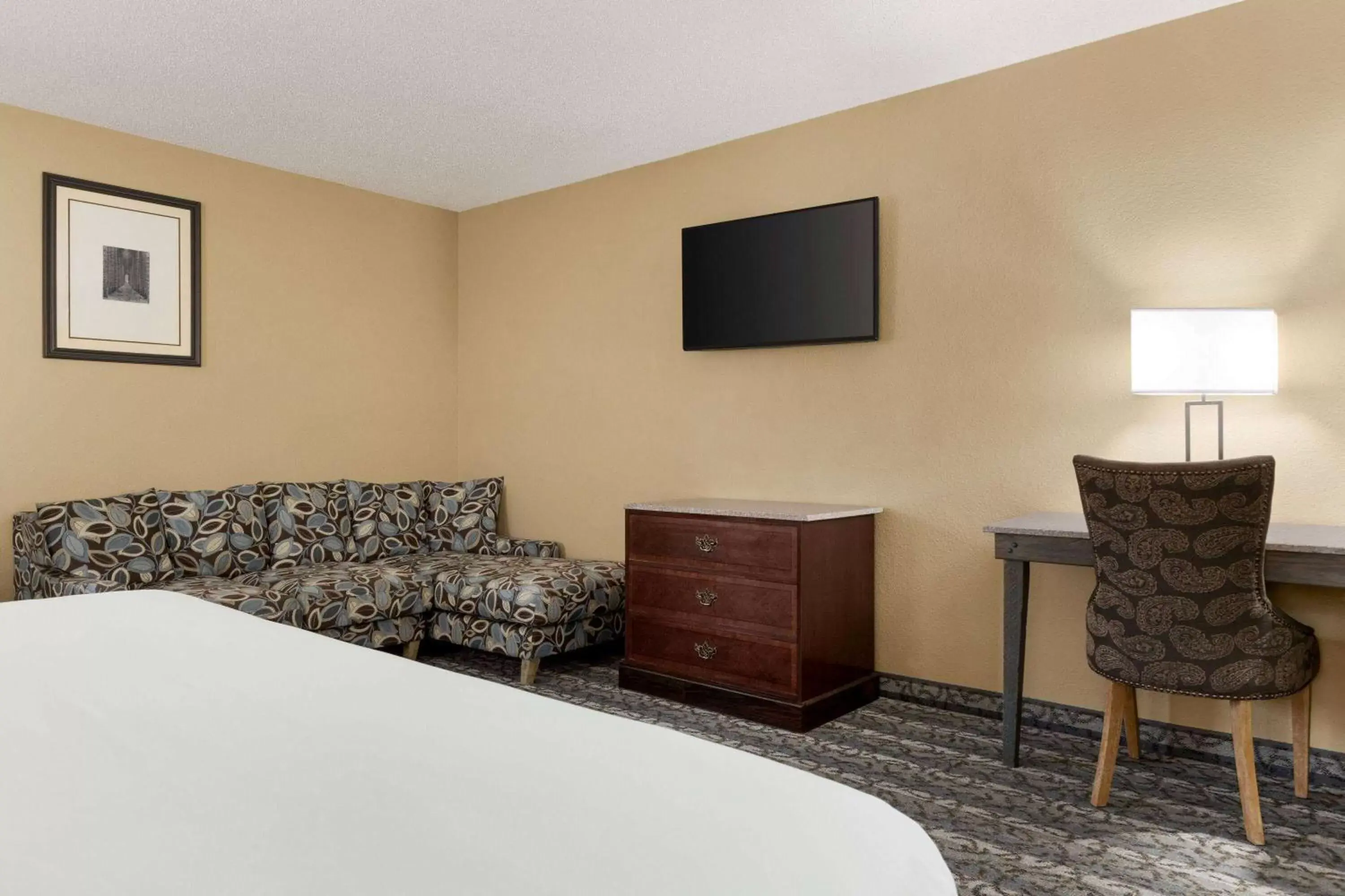 Photo of the whole room, Bed in Travelodge by Wyndham Coffeyville