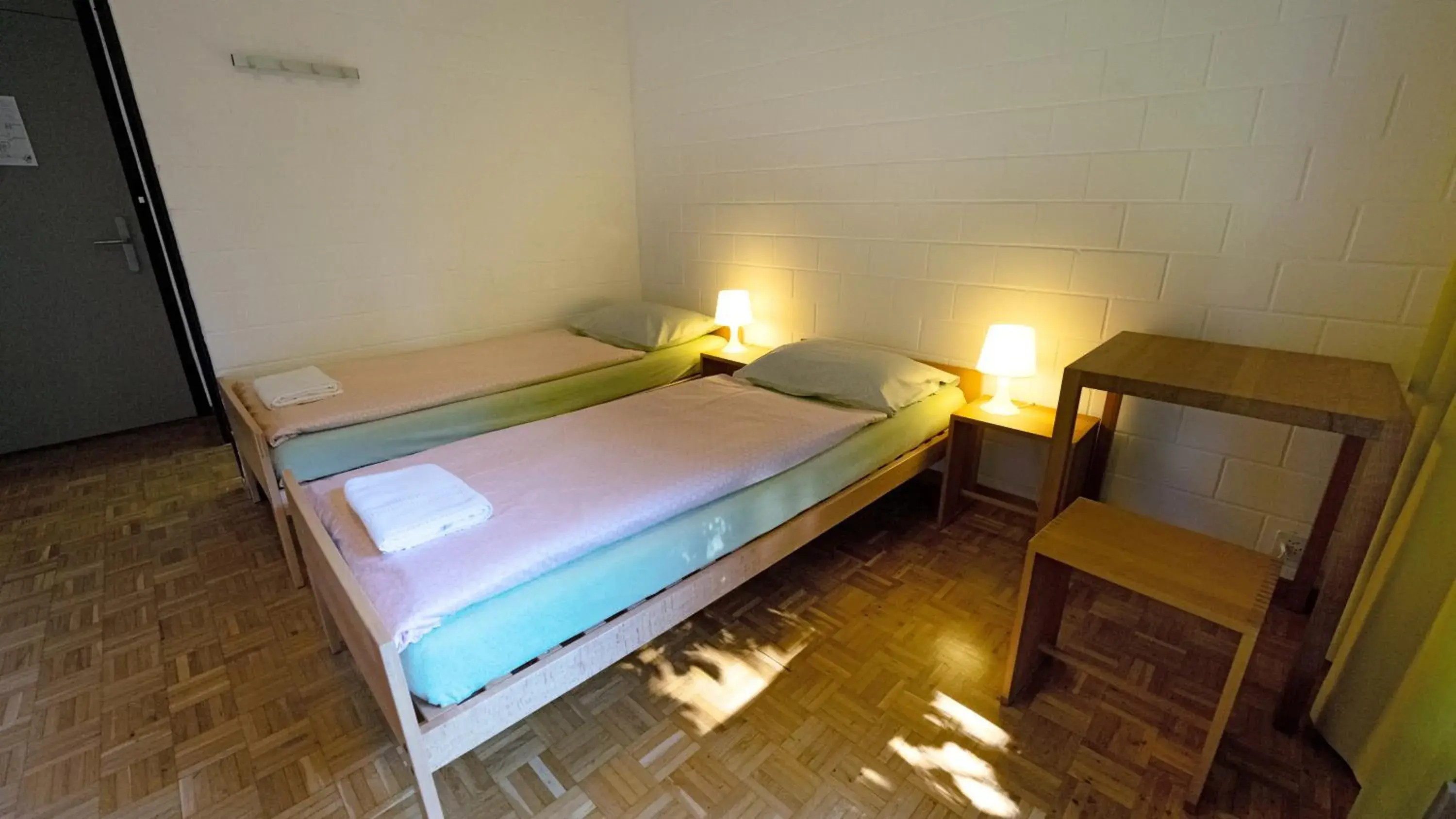 Photo of the whole room, Bed in Luzern Youth Hostel