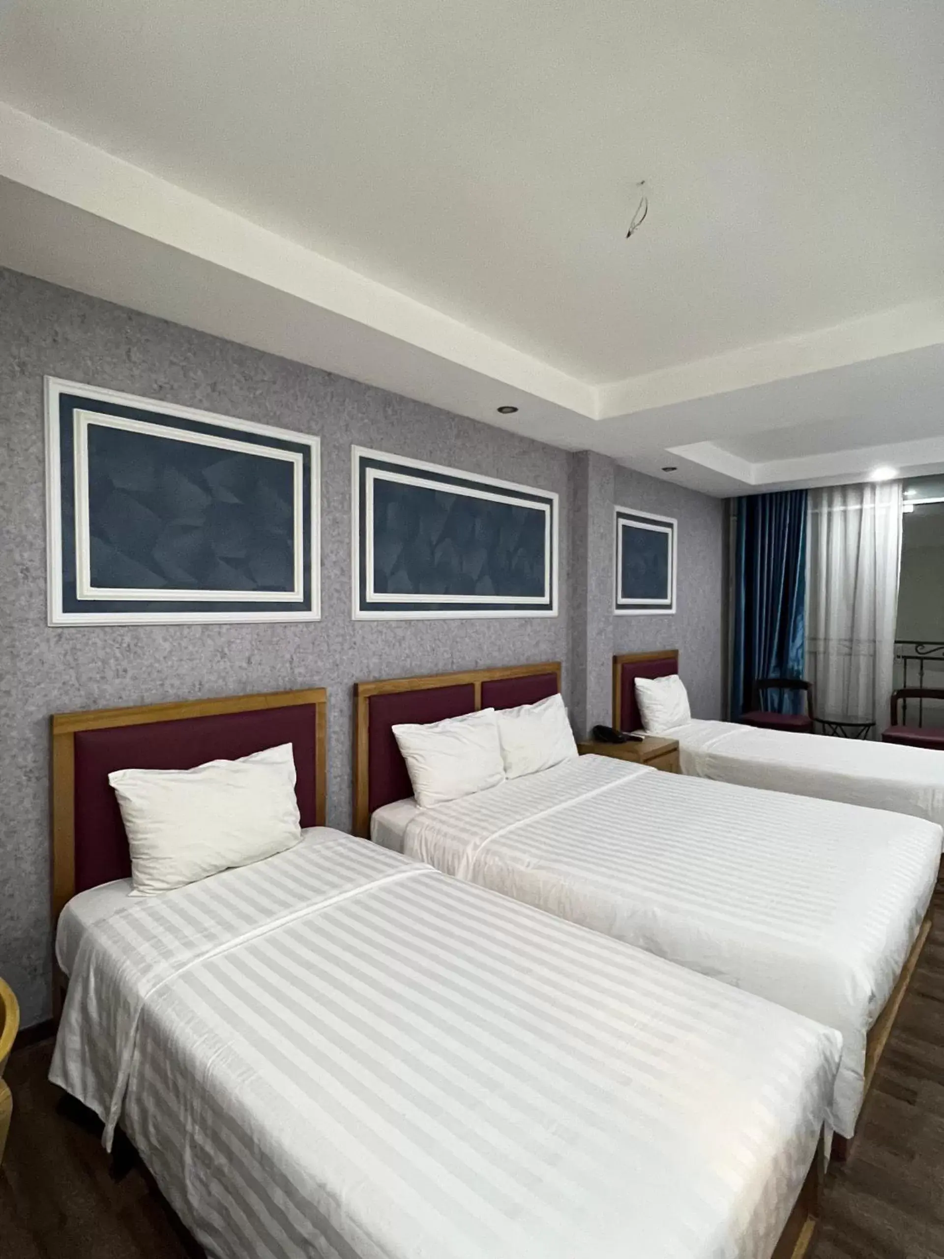 Bed in Holiday Suites Hotel & Spa