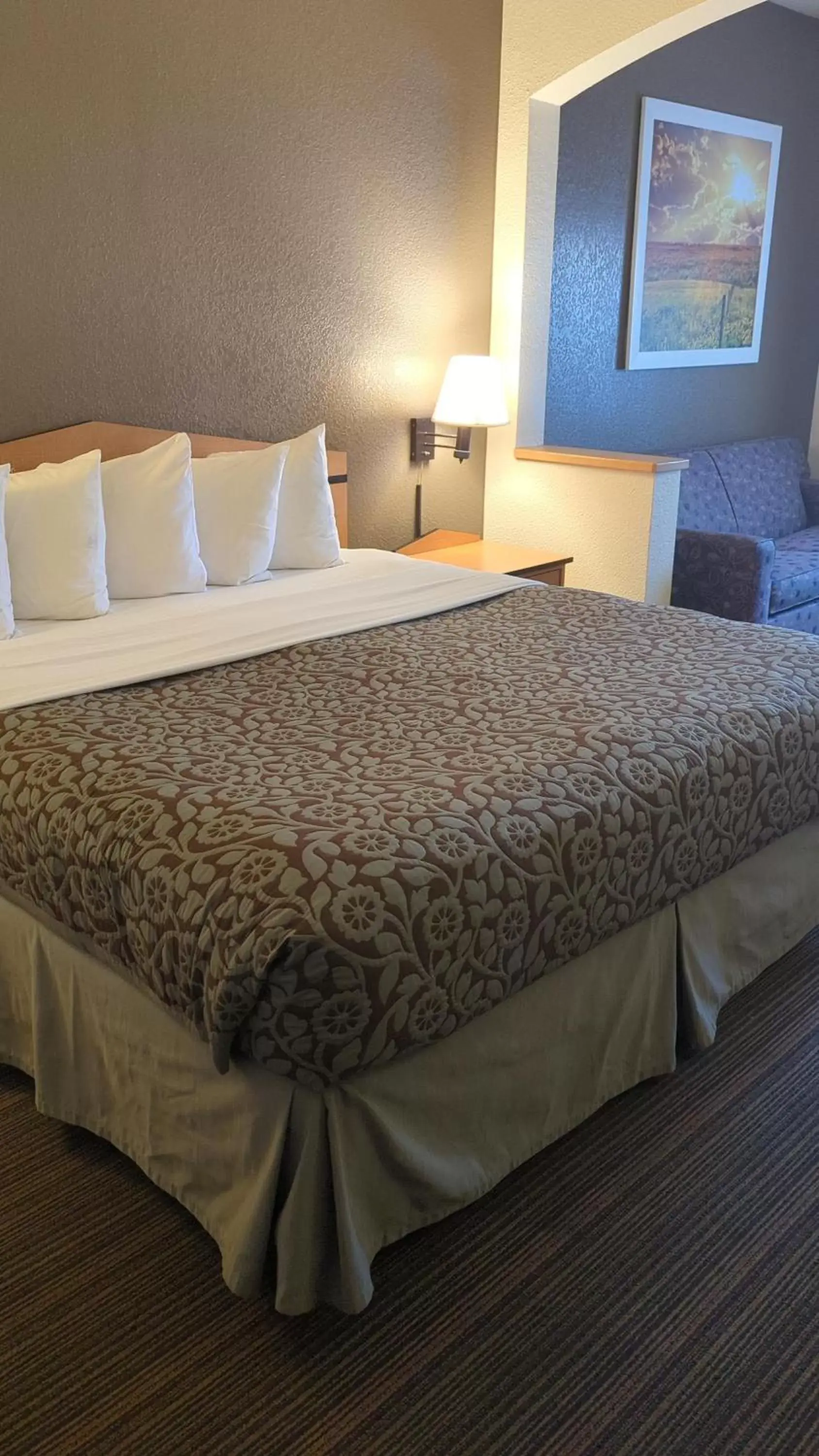 Bed in Days Inn & Suites by Wyndham Castle Rock