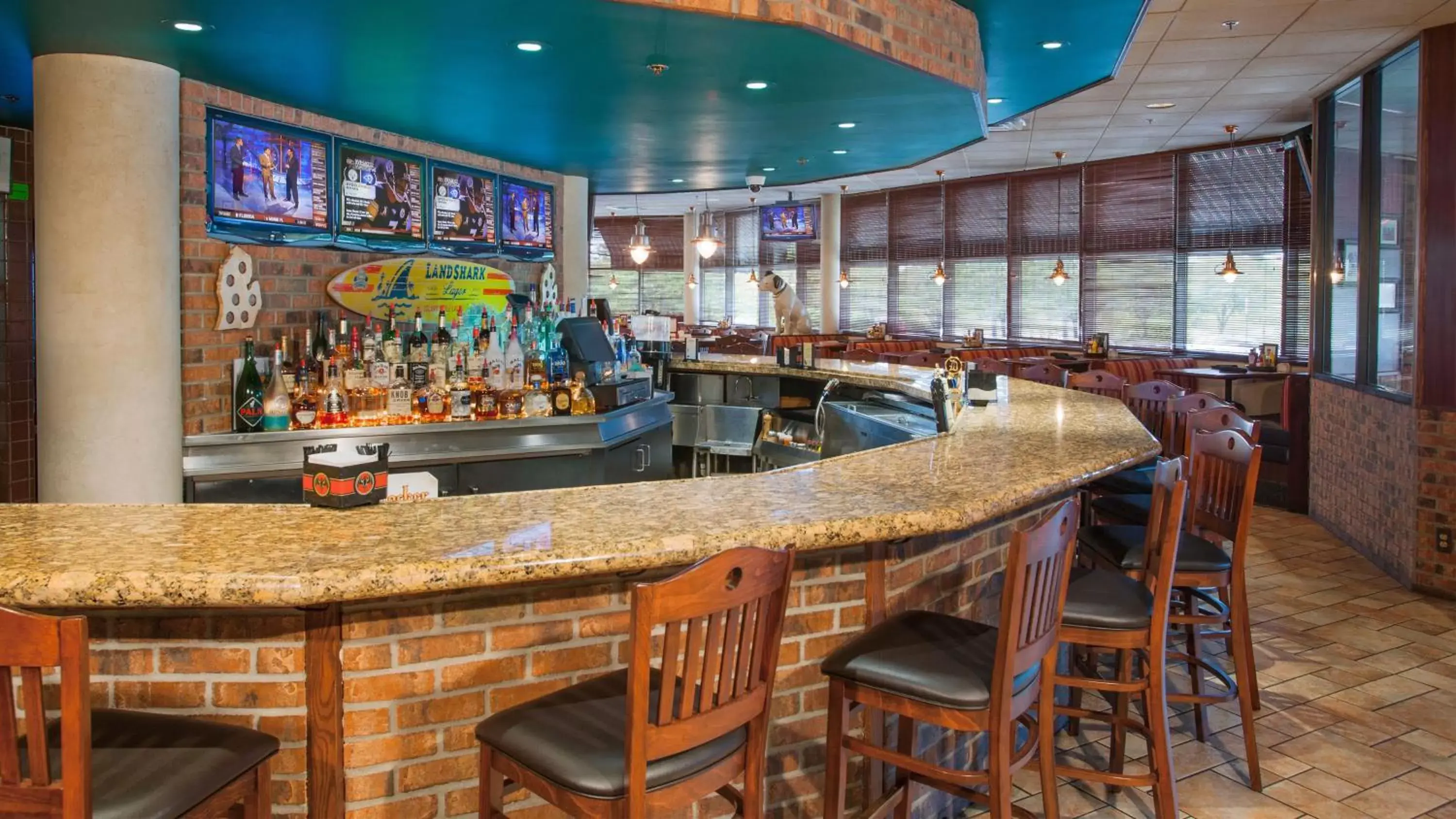 Lounge or bar, Lounge/Bar in Crowne Plaza Auburn Hills, an IHG Hotel