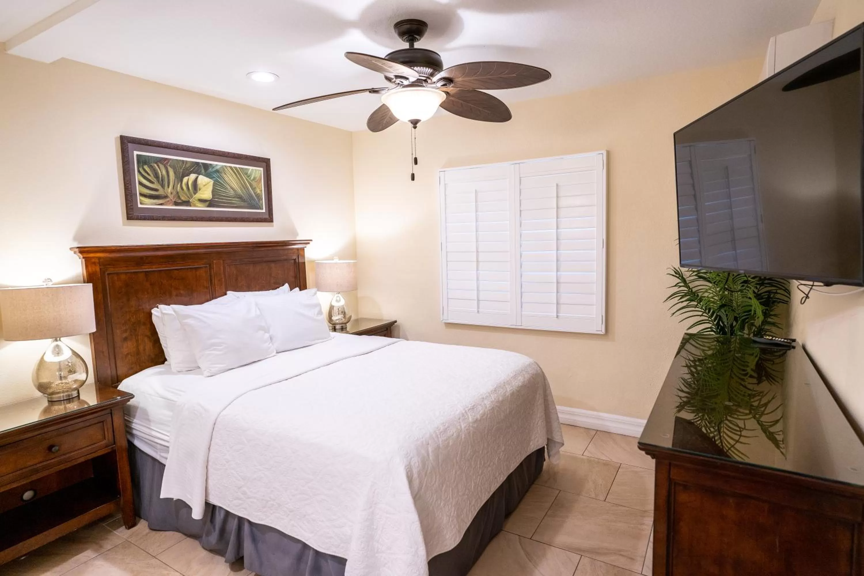 Bed in The Capri at Siesta