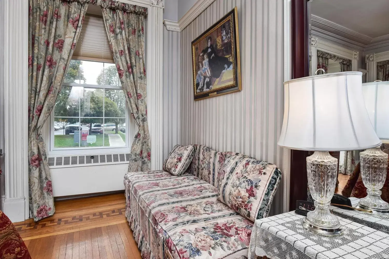 Seating Area in The Noble Waterfront Apartment Suites