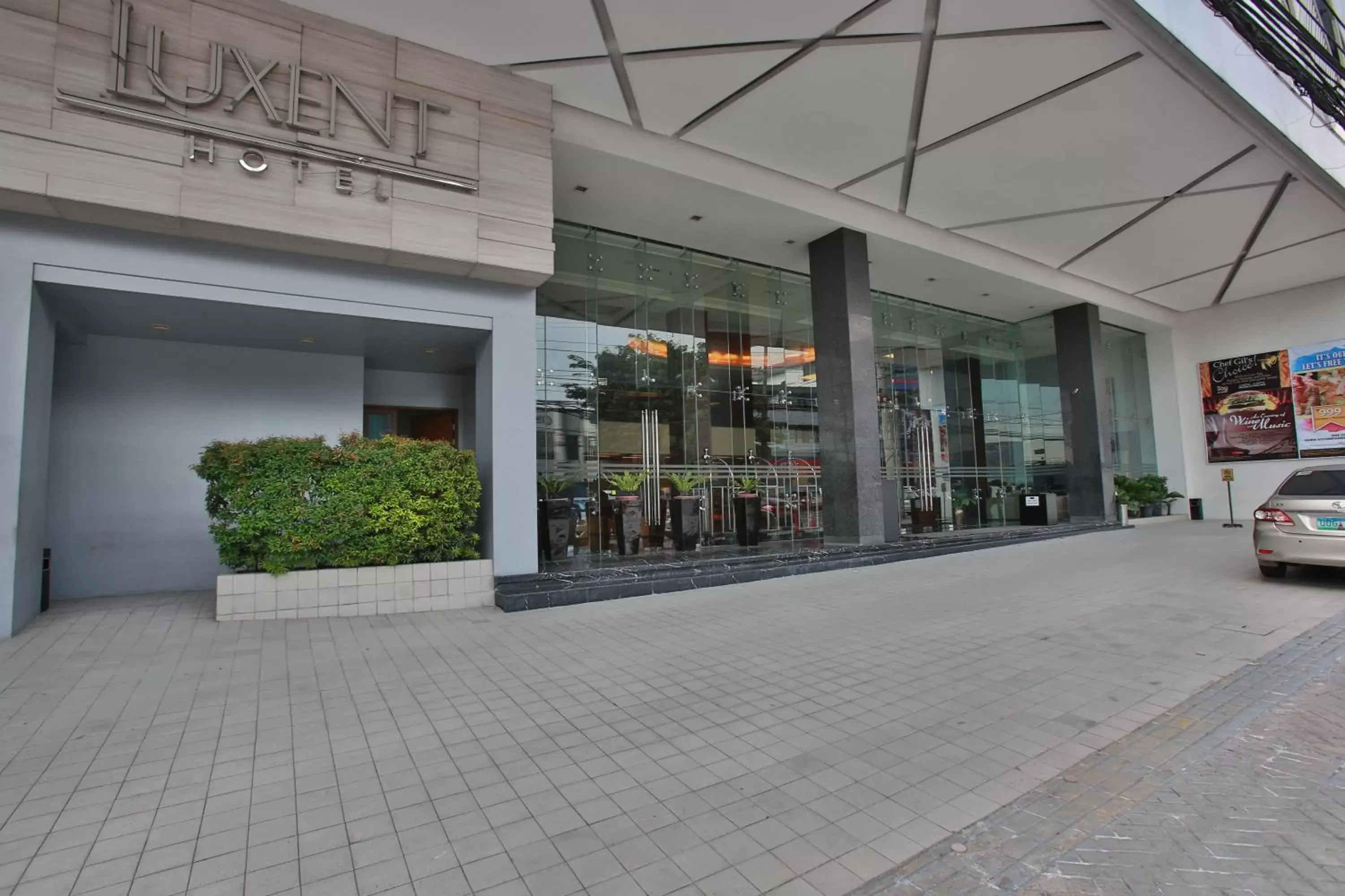 Facade/entrance in Luxent Hotel