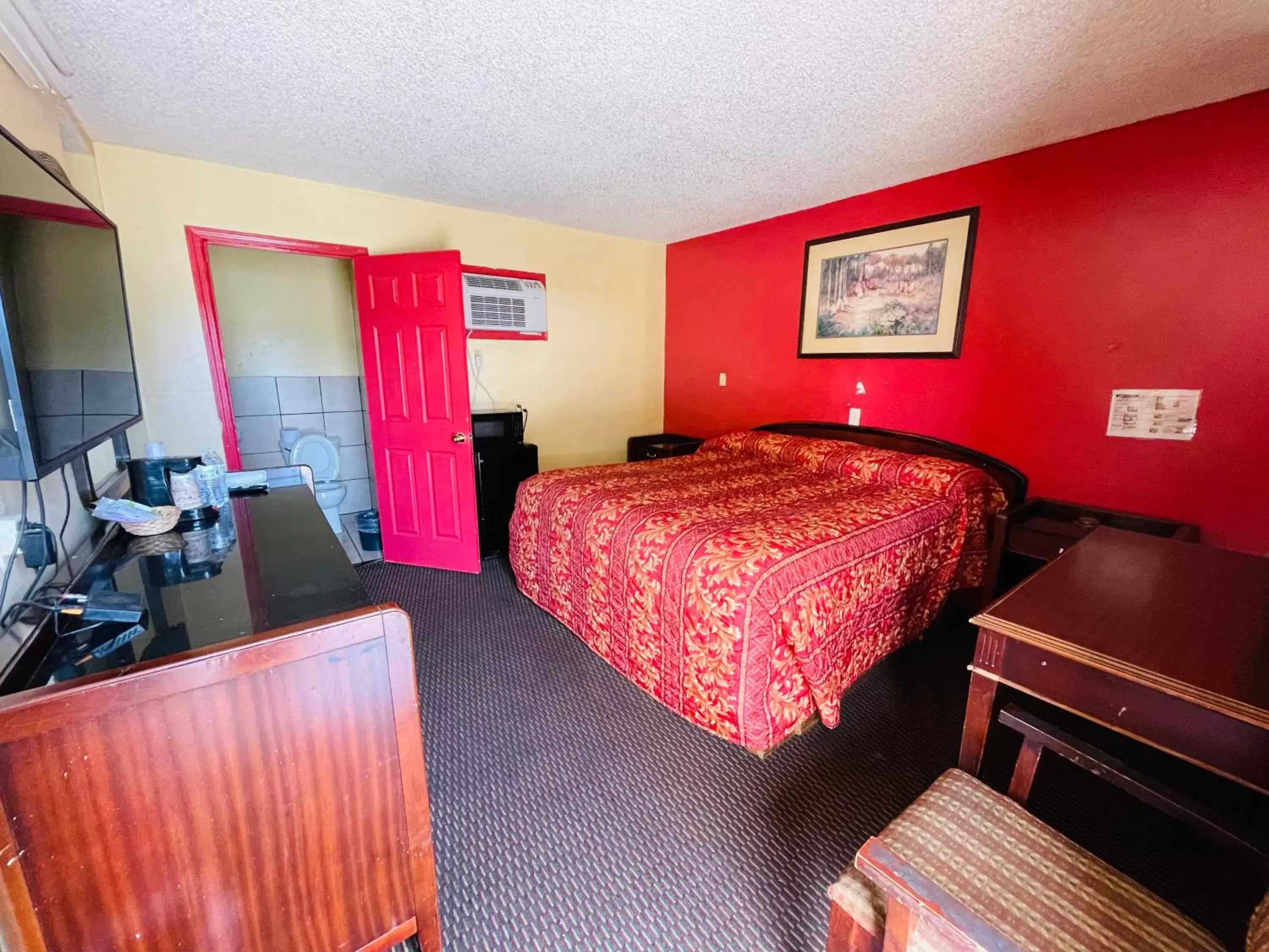 Bedroom, Bed in Royal Palms Motel