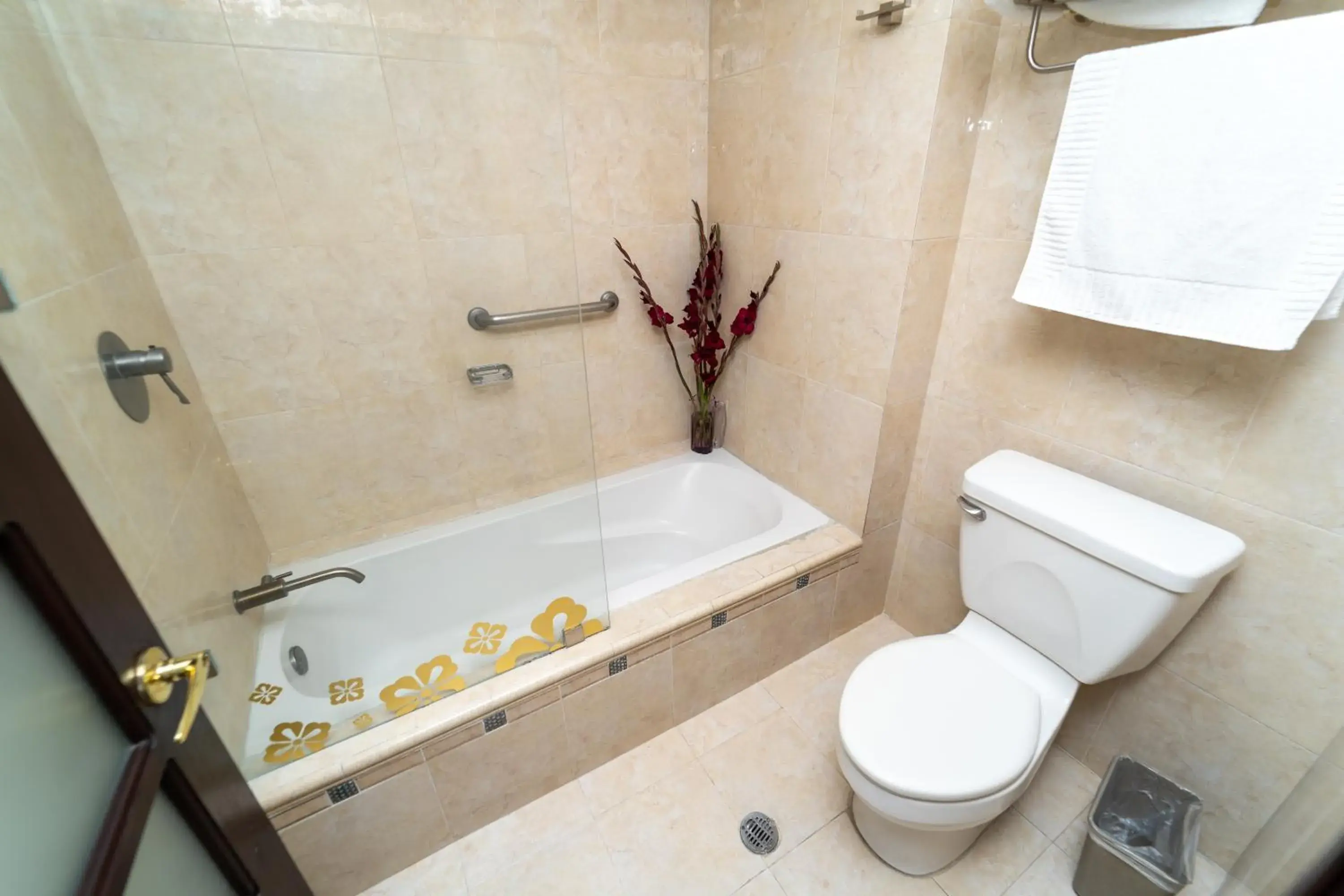 Bathroom in Casa de las Flores Hotel