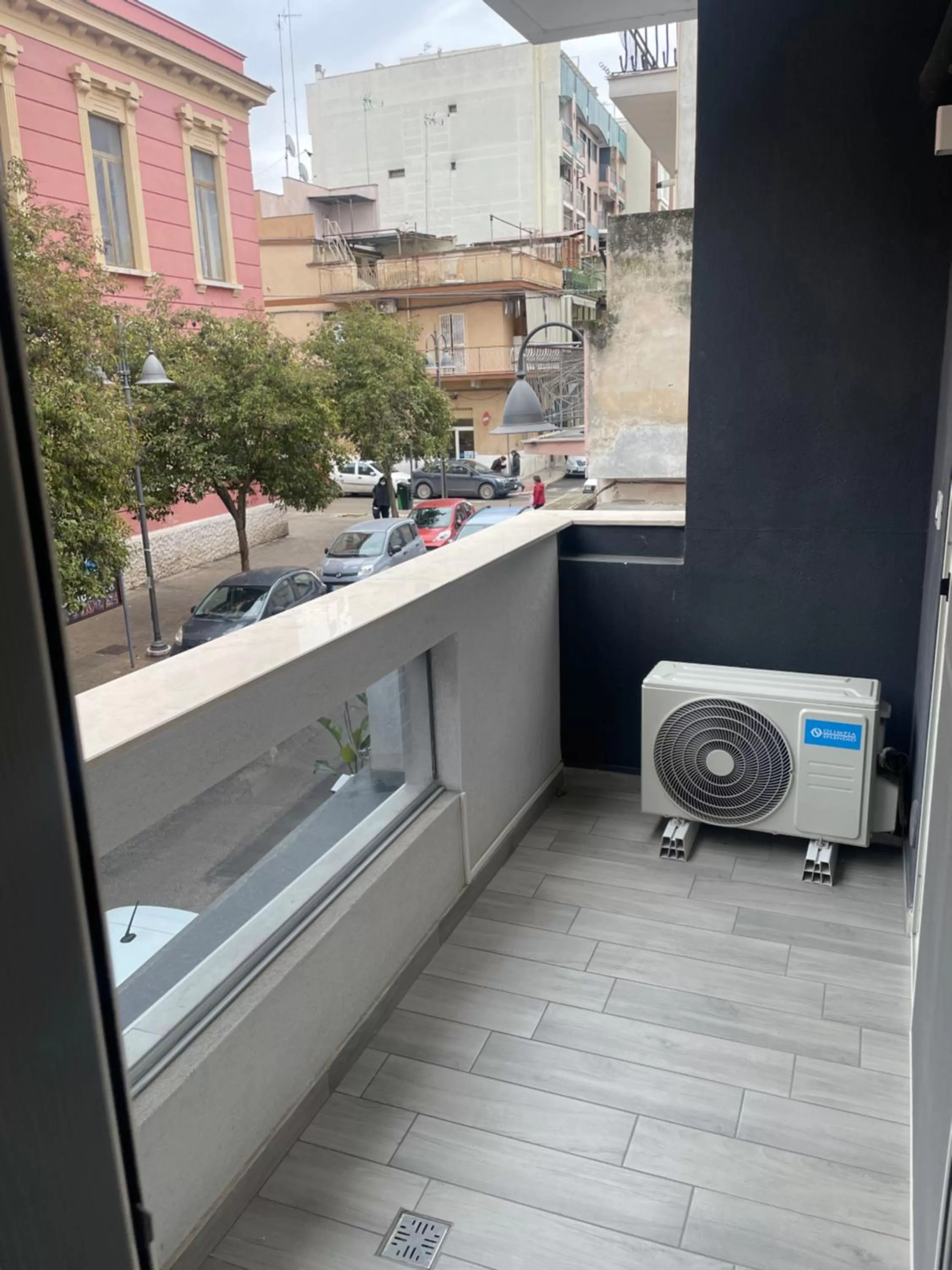 Balcony/Terrace in B&B Elles con parcheggio interno