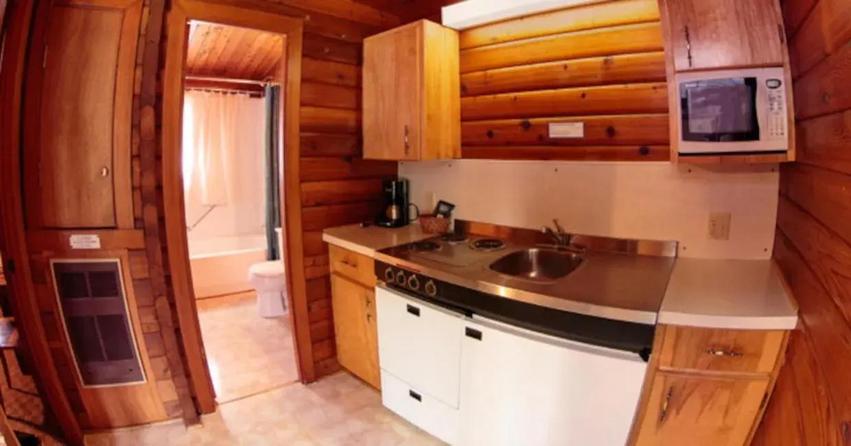 Kitchen/Kitchenette in Jasper House Bungalows