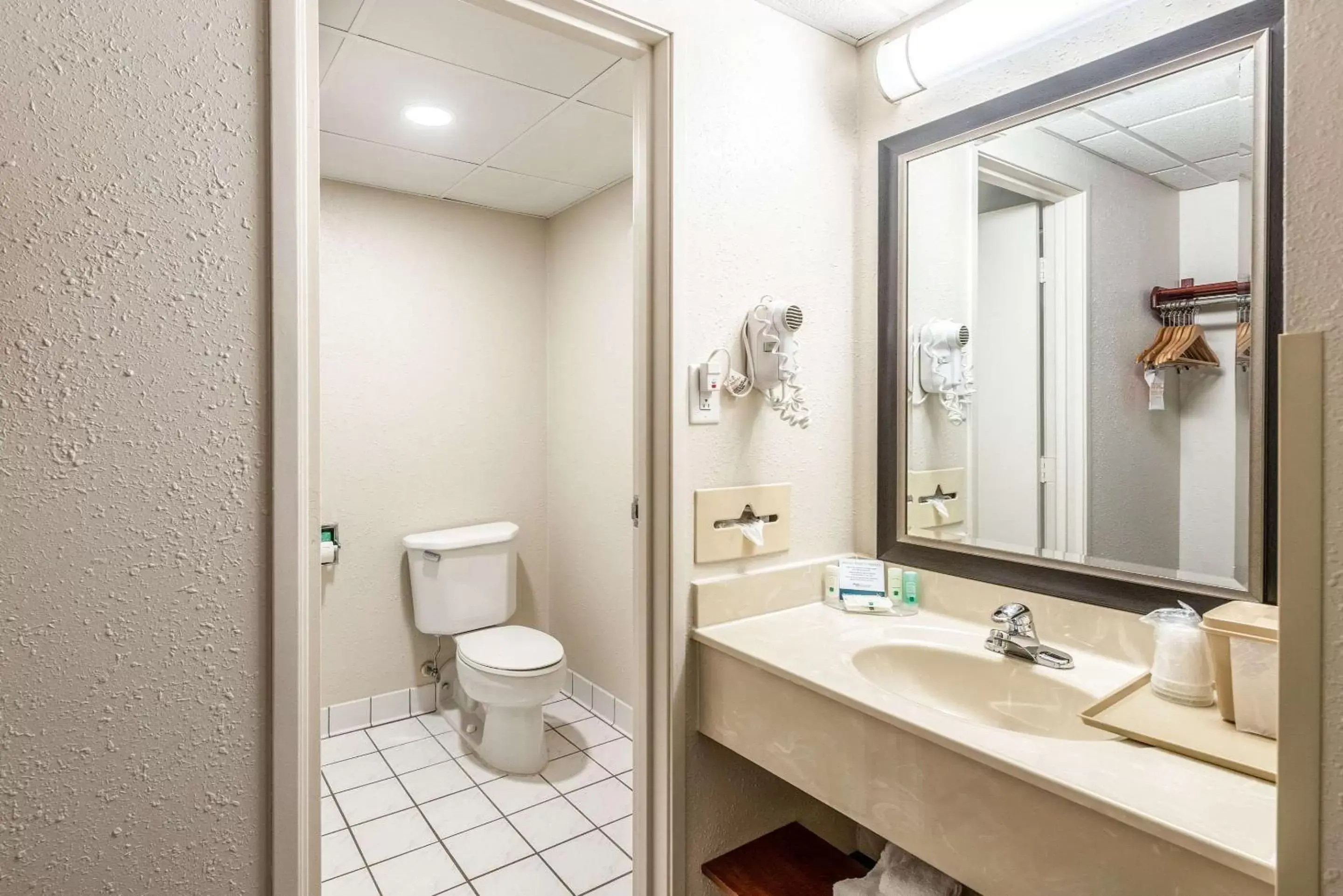 Photo of the whole room, Bathroom in Quality Inn Bradley- Bourbonnais