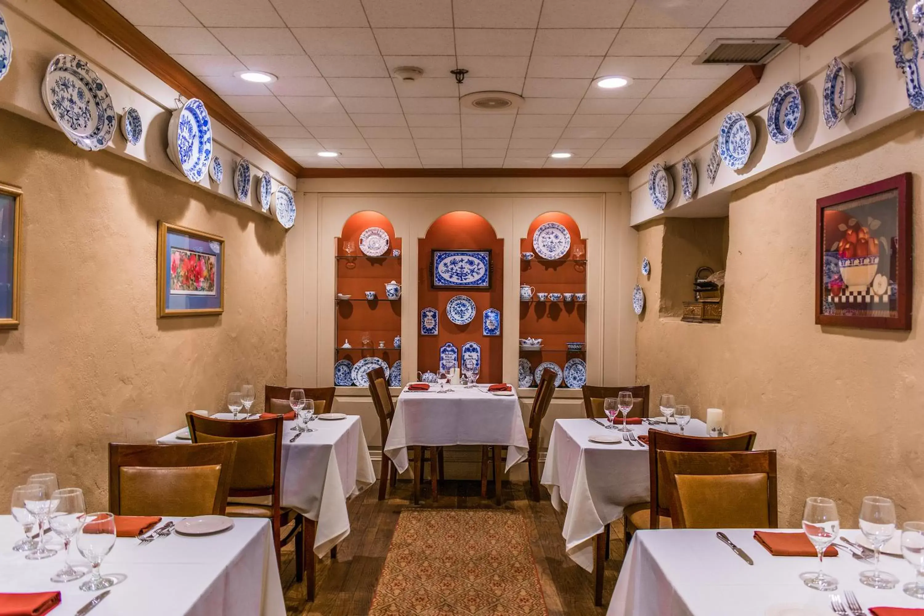 Restaurant/places to eat in Joseph Ambler Inn