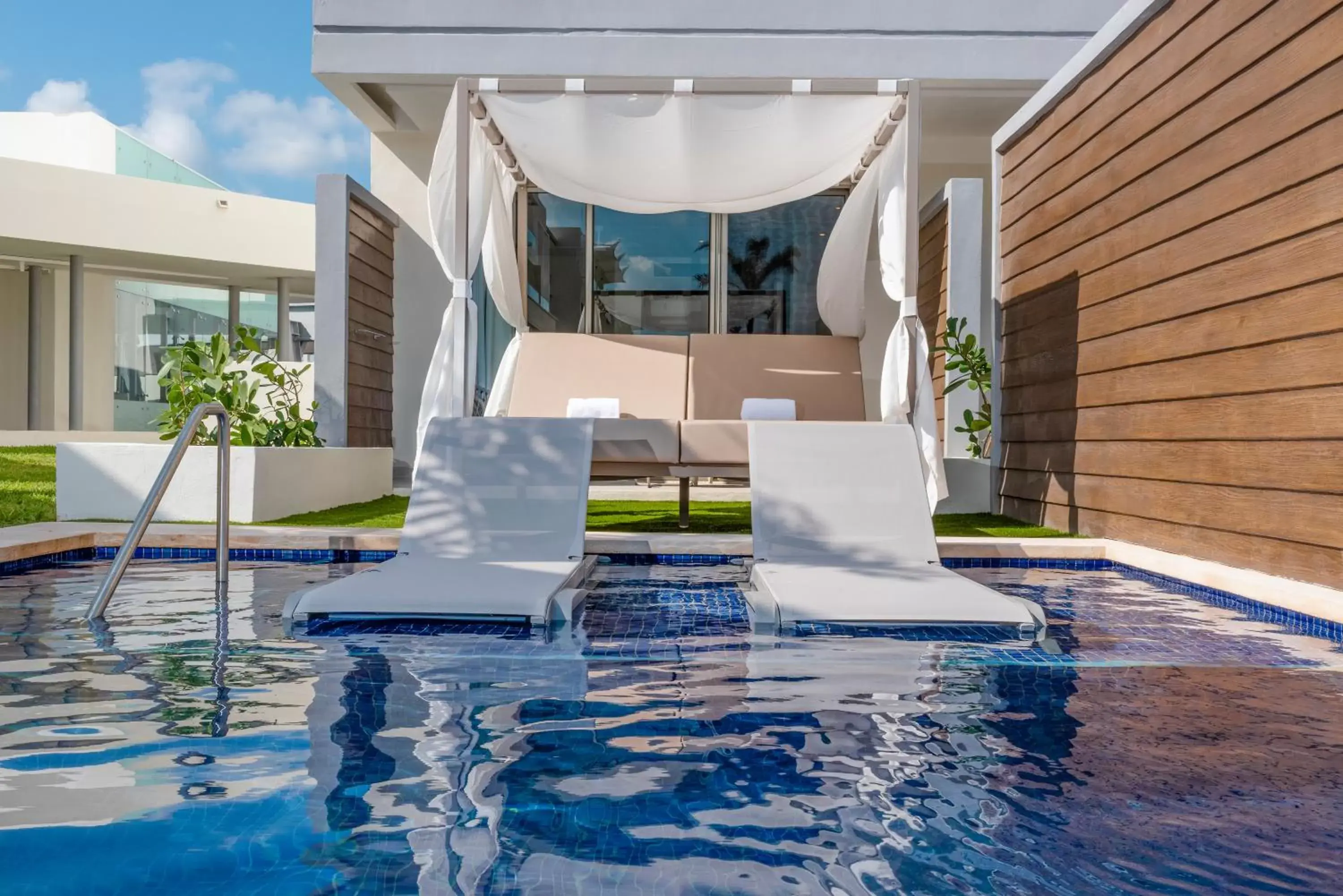 Swimming Pool in Planet Hollywood Cancun, An Autograph Collection All-Inclusive Resort