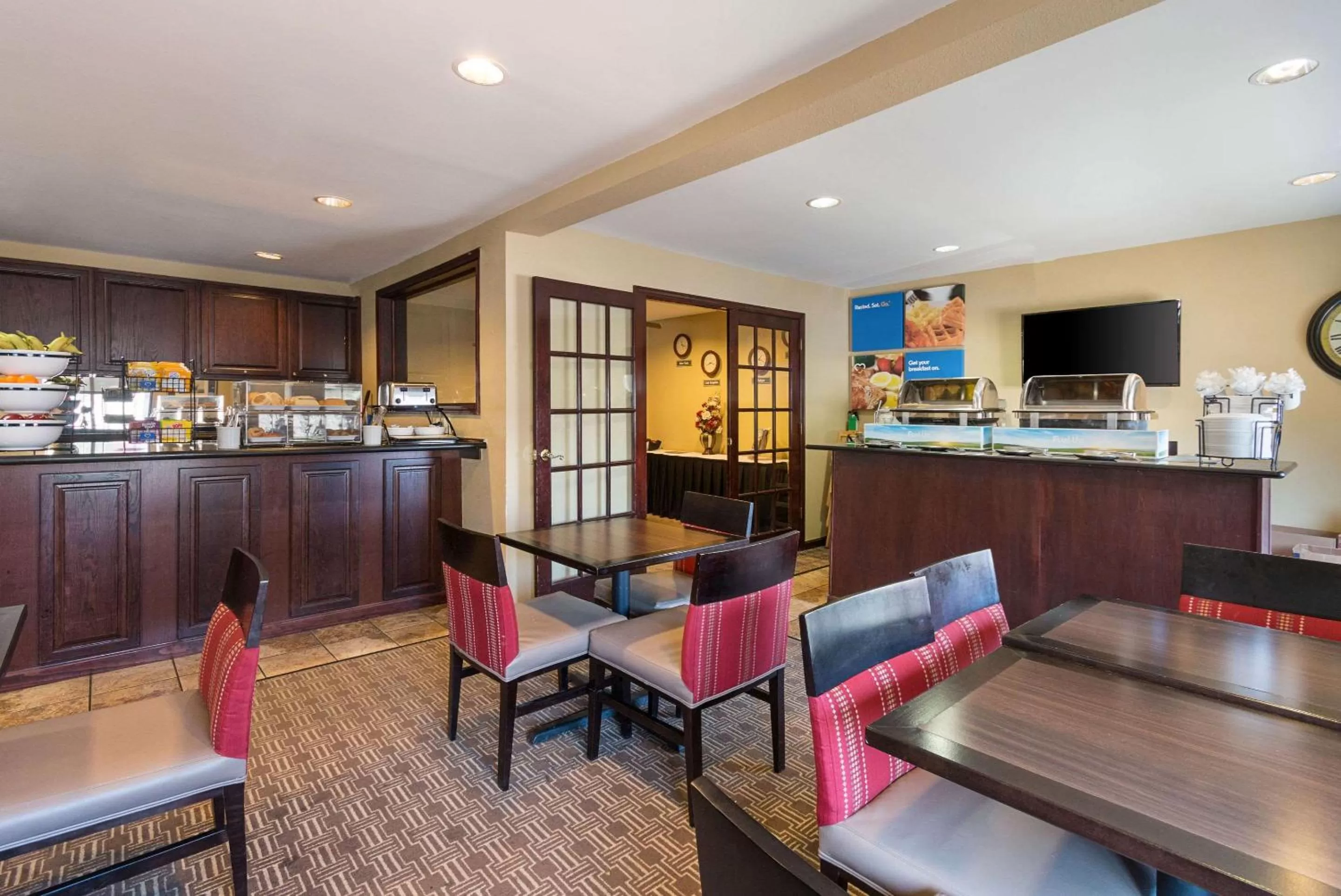 Restaurant/places to eat in Quality Inn Parkersburg North-Vienna