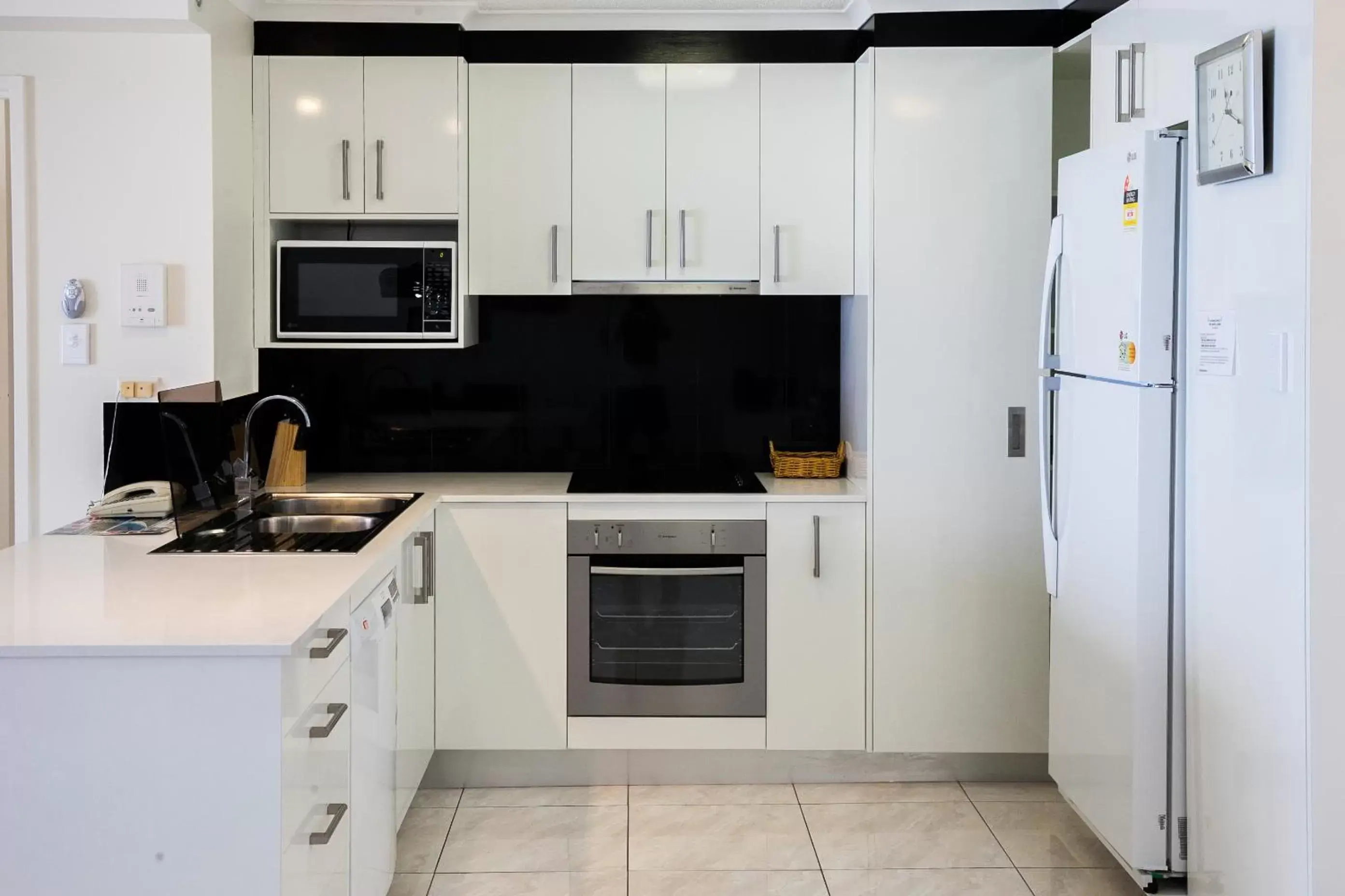 Kitchen or kitchenette, Kitchen/Kitchenette in Coolum Caprice