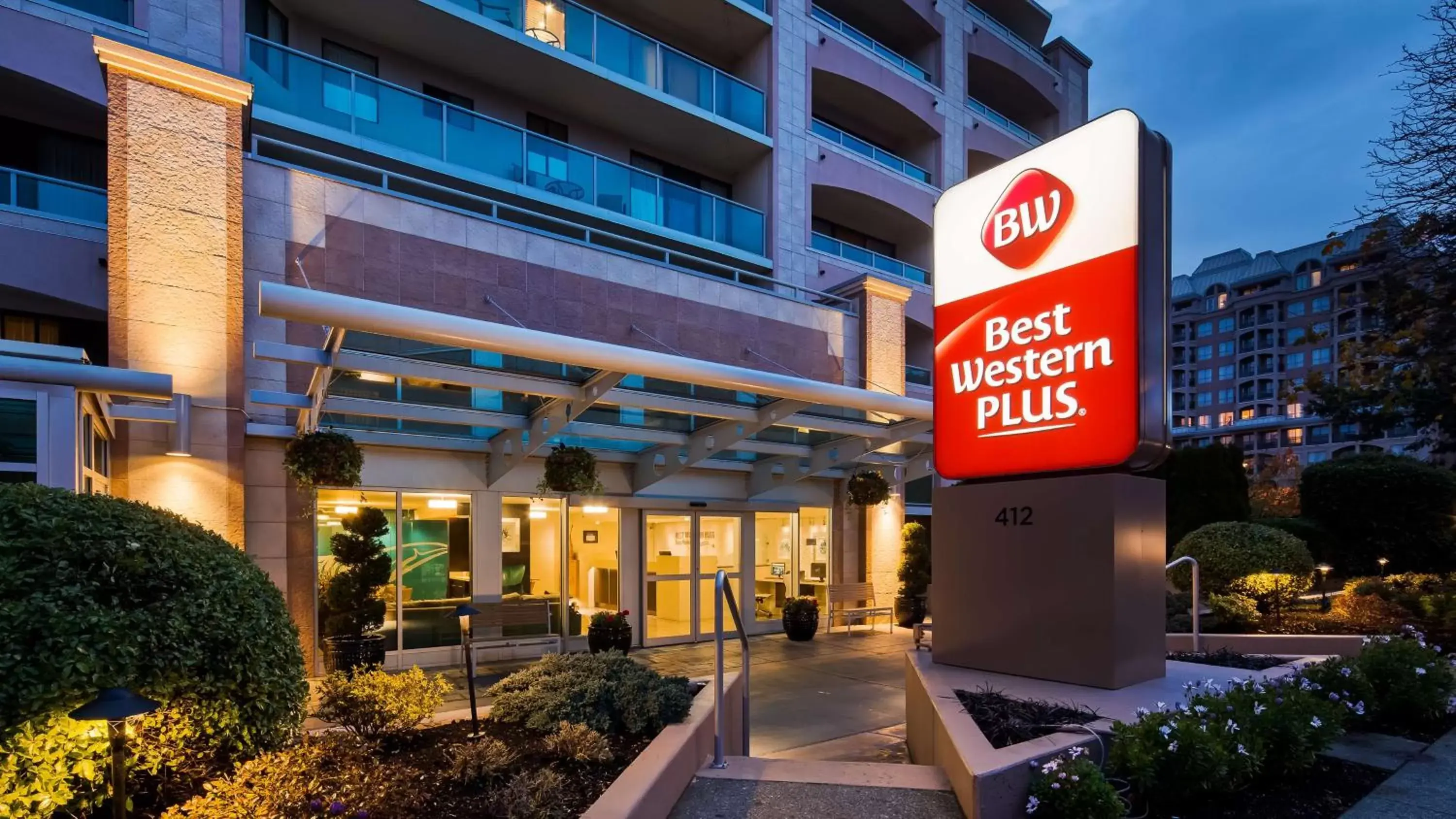 Property Building in Best Western PLUS Inner Harbour Hotel