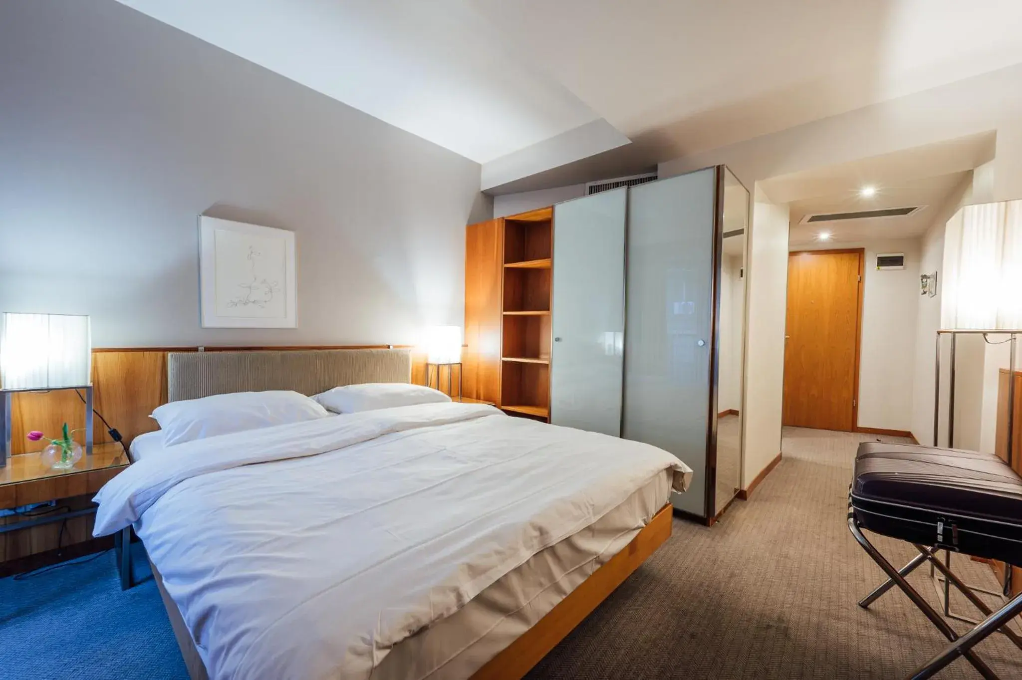 wardrobe, Bed in Peakture Hotel