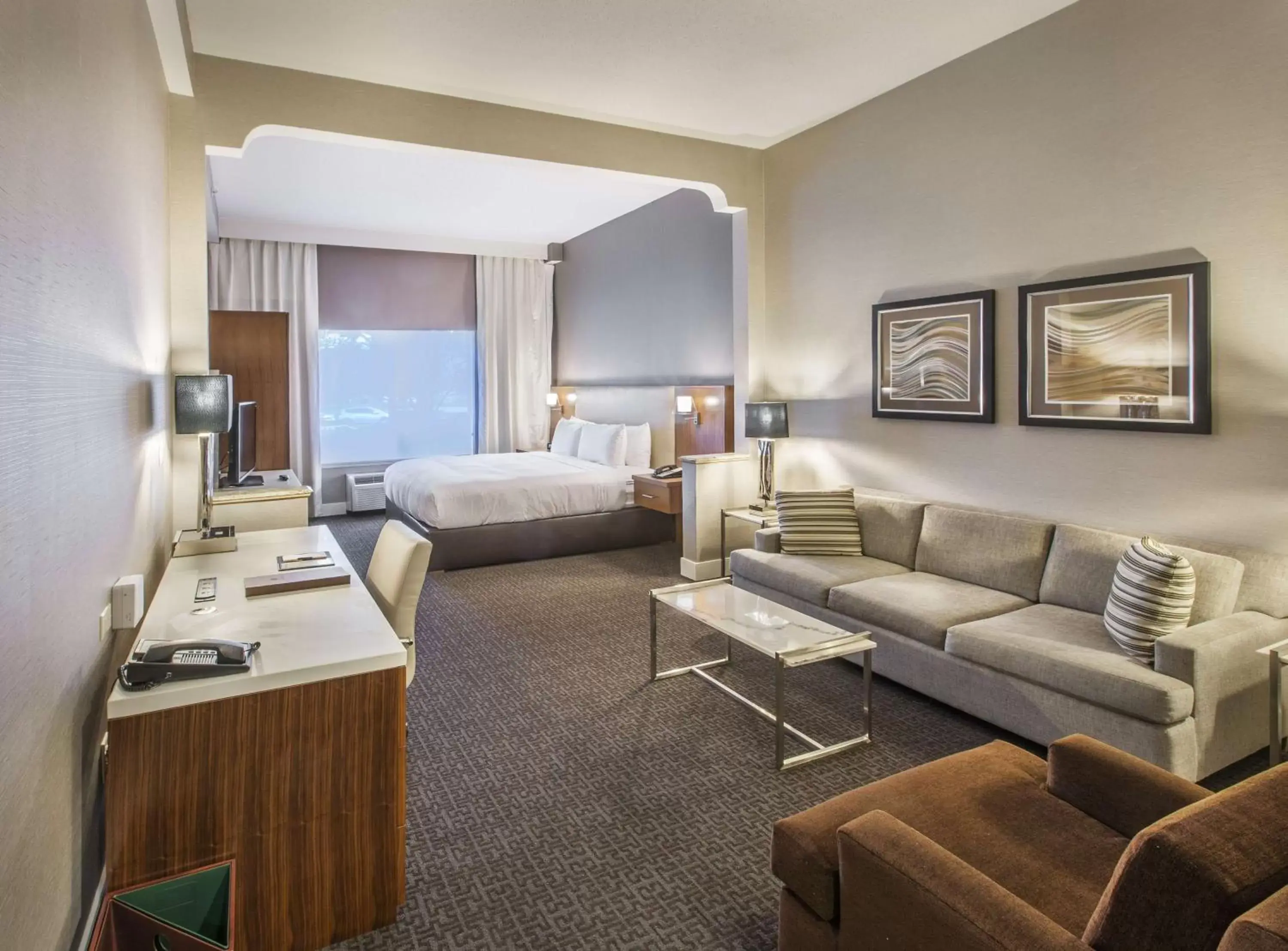 Bedroom, Seating Area in DoubleTree by Hilton Nanuet