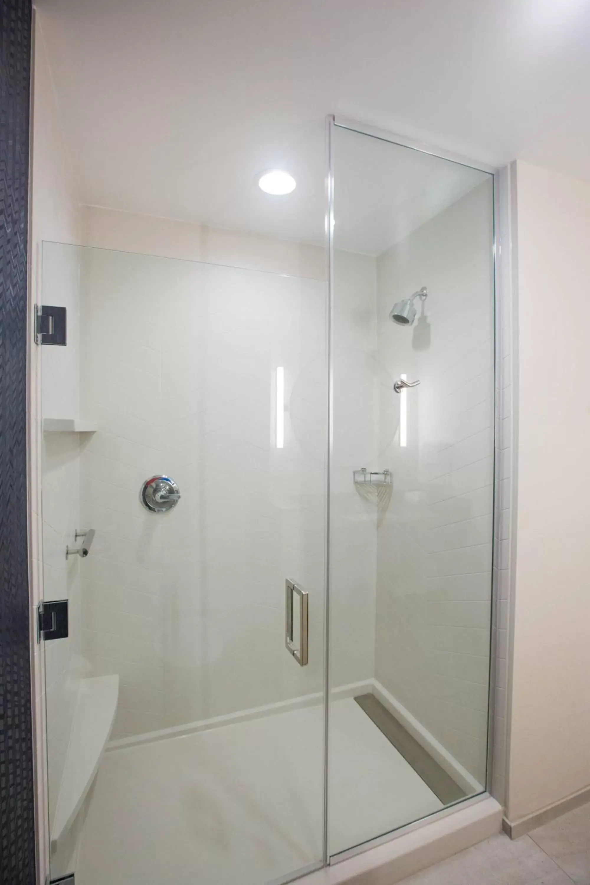 Bathroom in Fairfield Inn & Suites by Marriott Philadelphia Broomall/Newtown Square