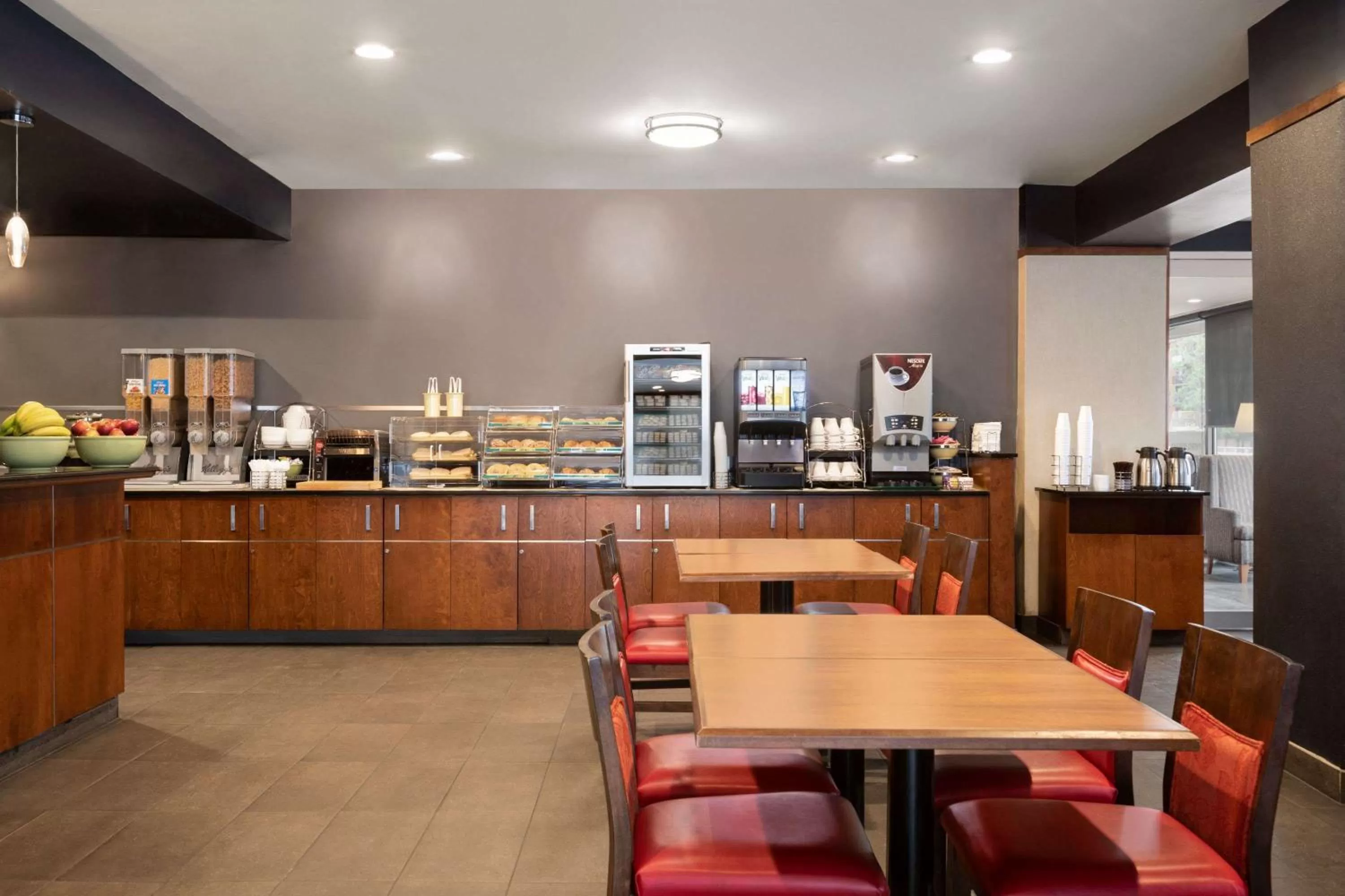 Restaurant/places to eat in Ramada Plaza by Wyndham Montreal