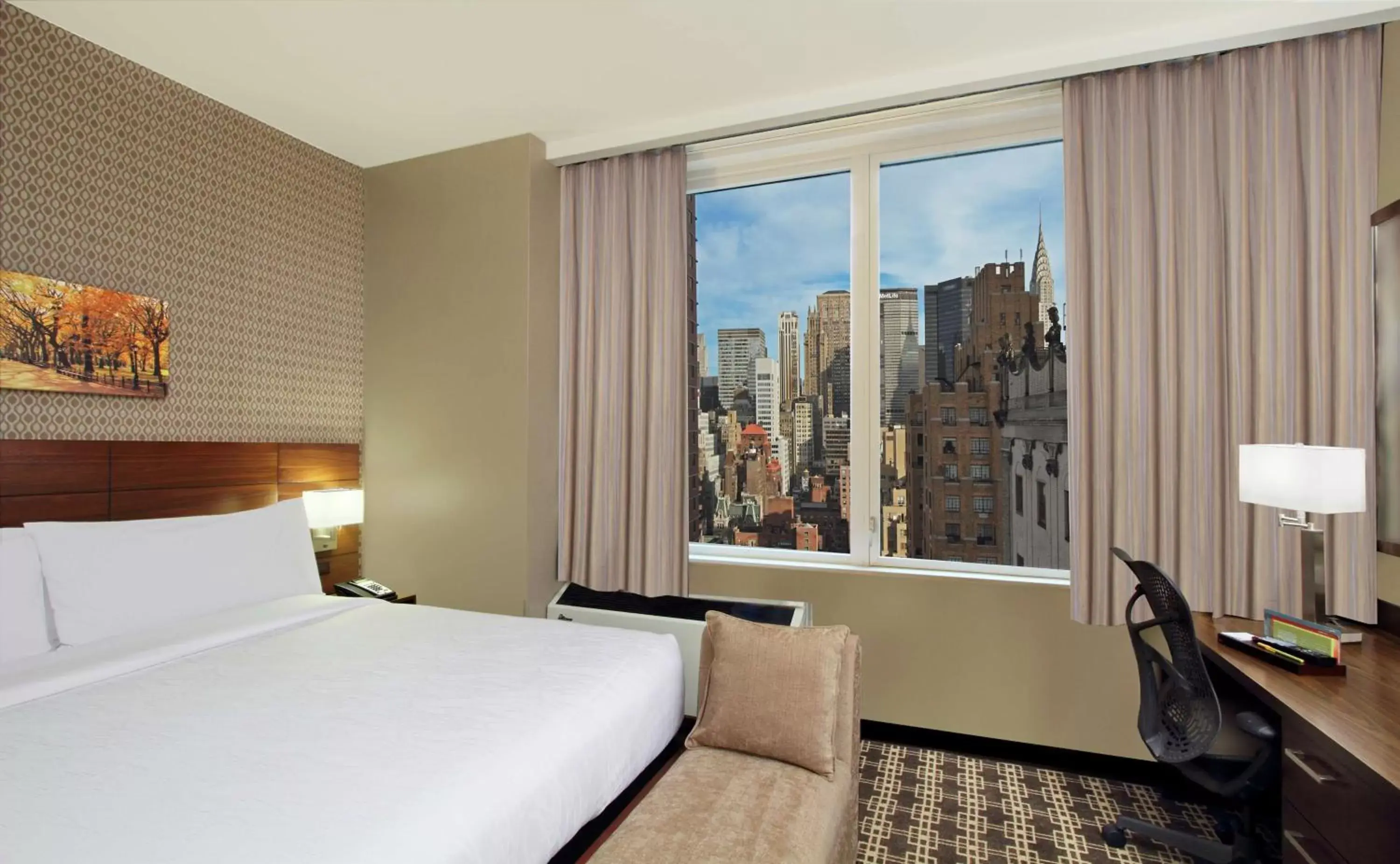 Bedroom, Bed in Hilton Garden Inn New York/Midtown Park Avenue