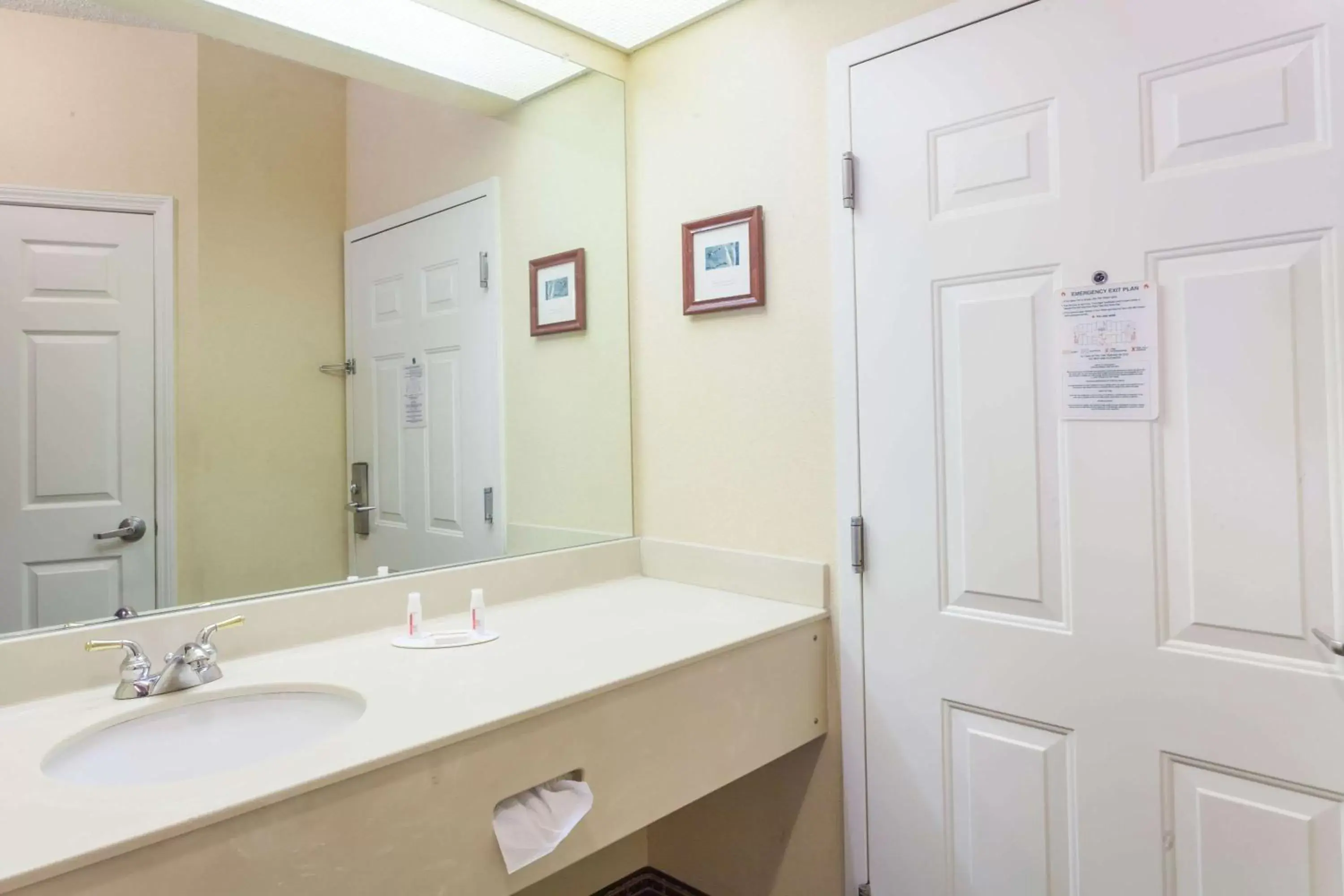 Bathroom in Baymont by Wyndham Columbia Maury