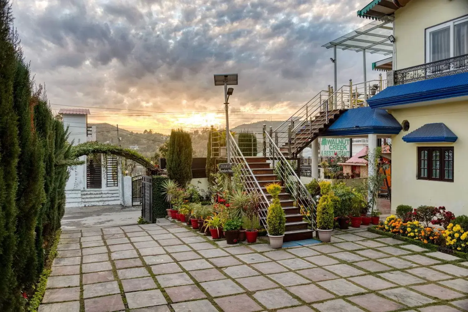 Sunset, Property Building in The Walnut Creek Sunset, Property Building in The Walnut Creek