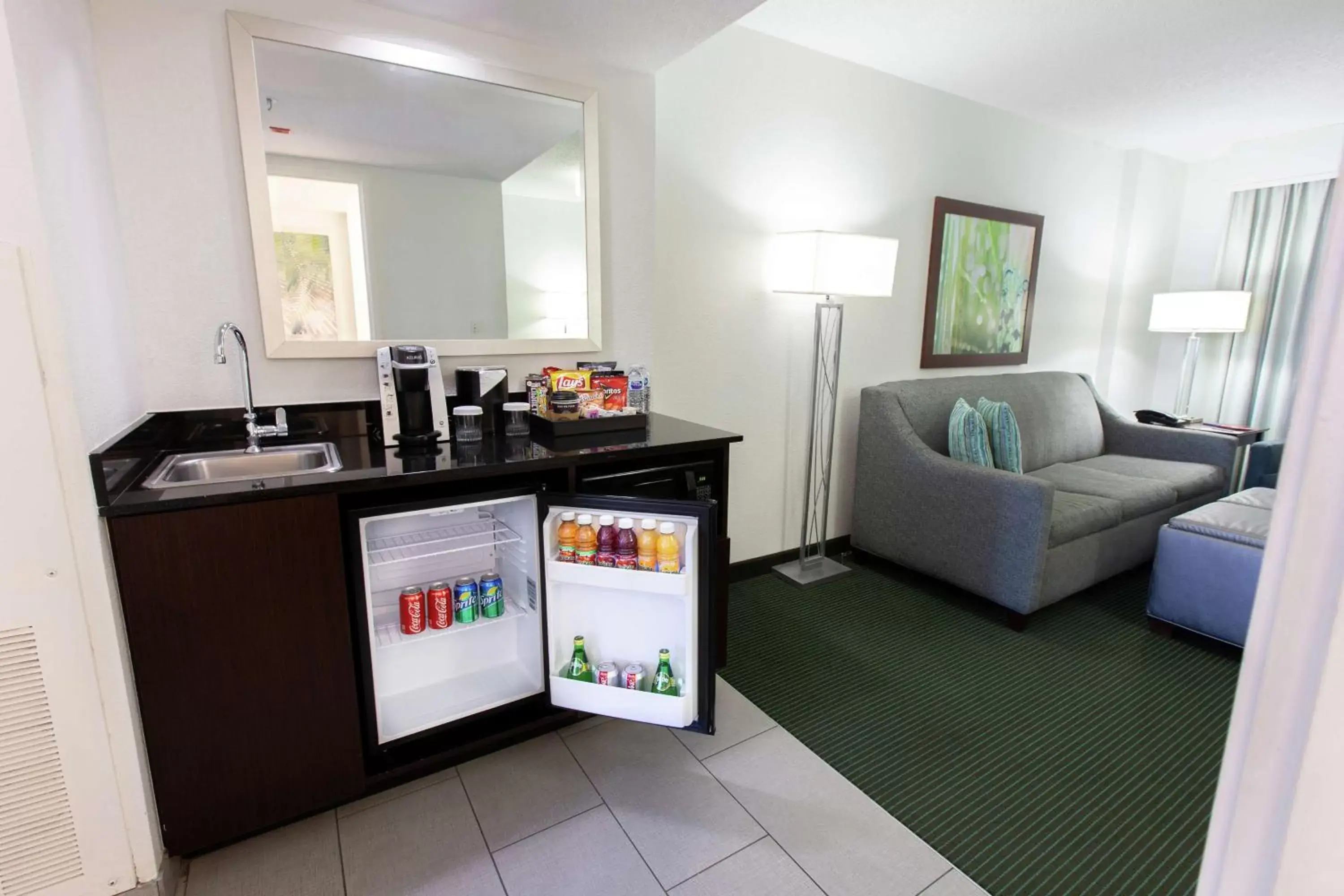 Bedroom, Kitchen/Kitchenette in Embassy Suites by Hilton Orlando Lake Buena Vista Resort