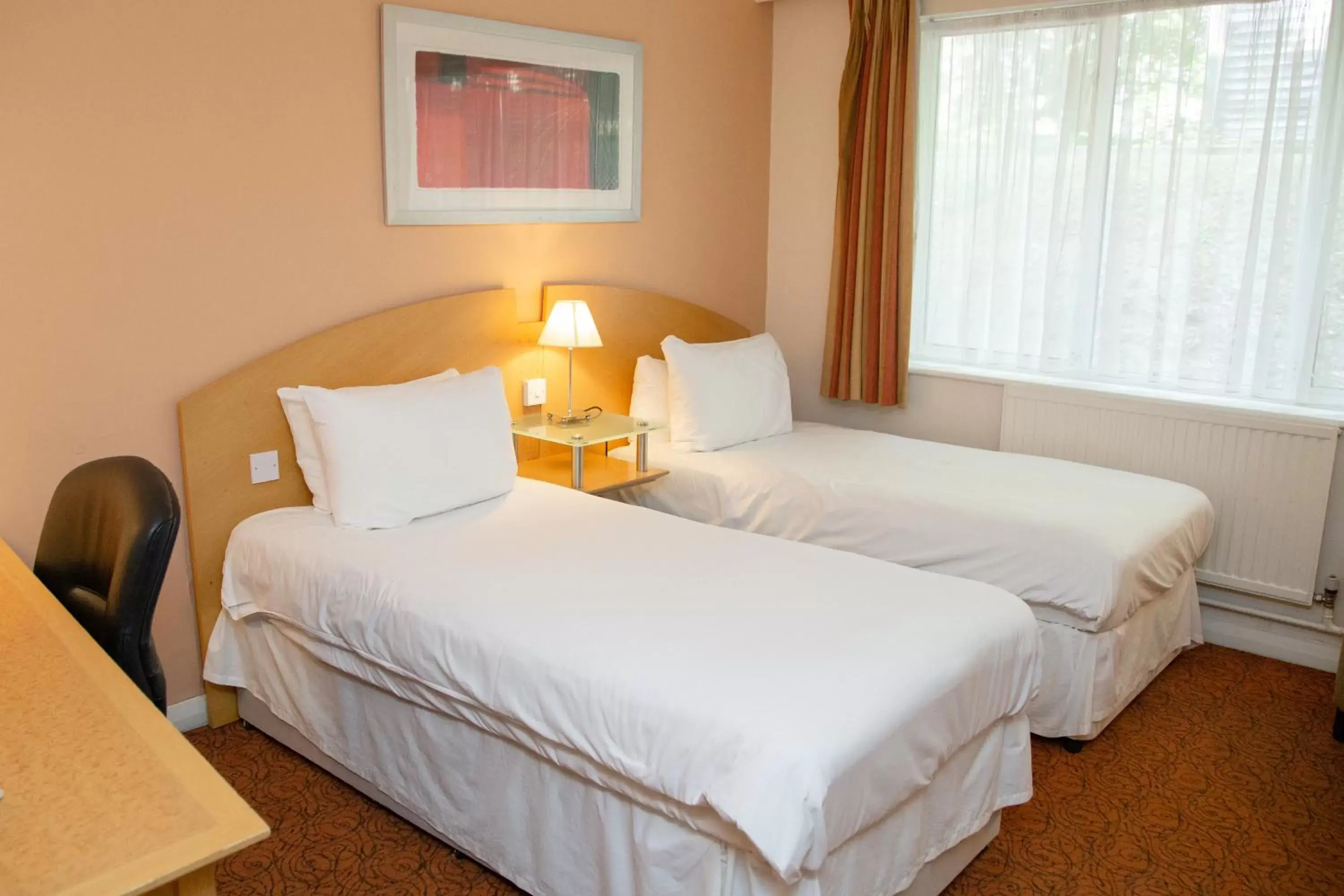 Bed in Holiday Inn Ashford - North A20, an IHG Hotel
