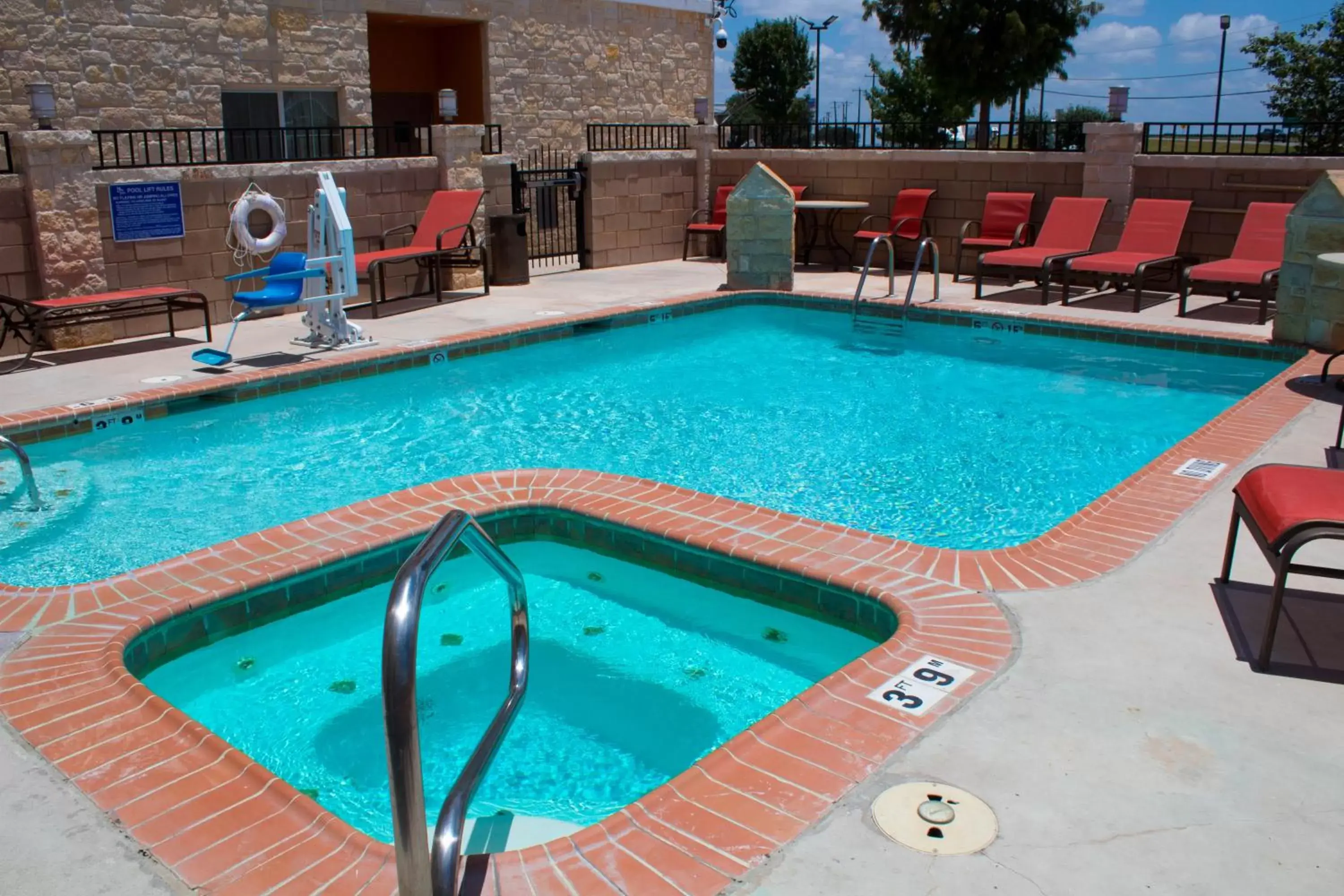 Swimming Pool in Best Western Plus San Antonio East Inn & Suites