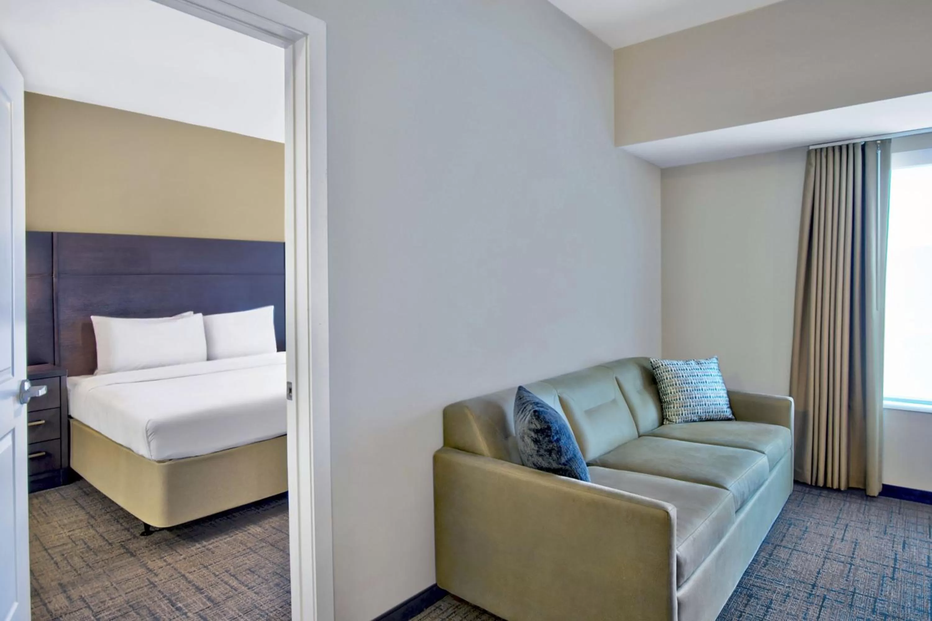 Living room, Bed in Residence Inn by Marriott Reading
