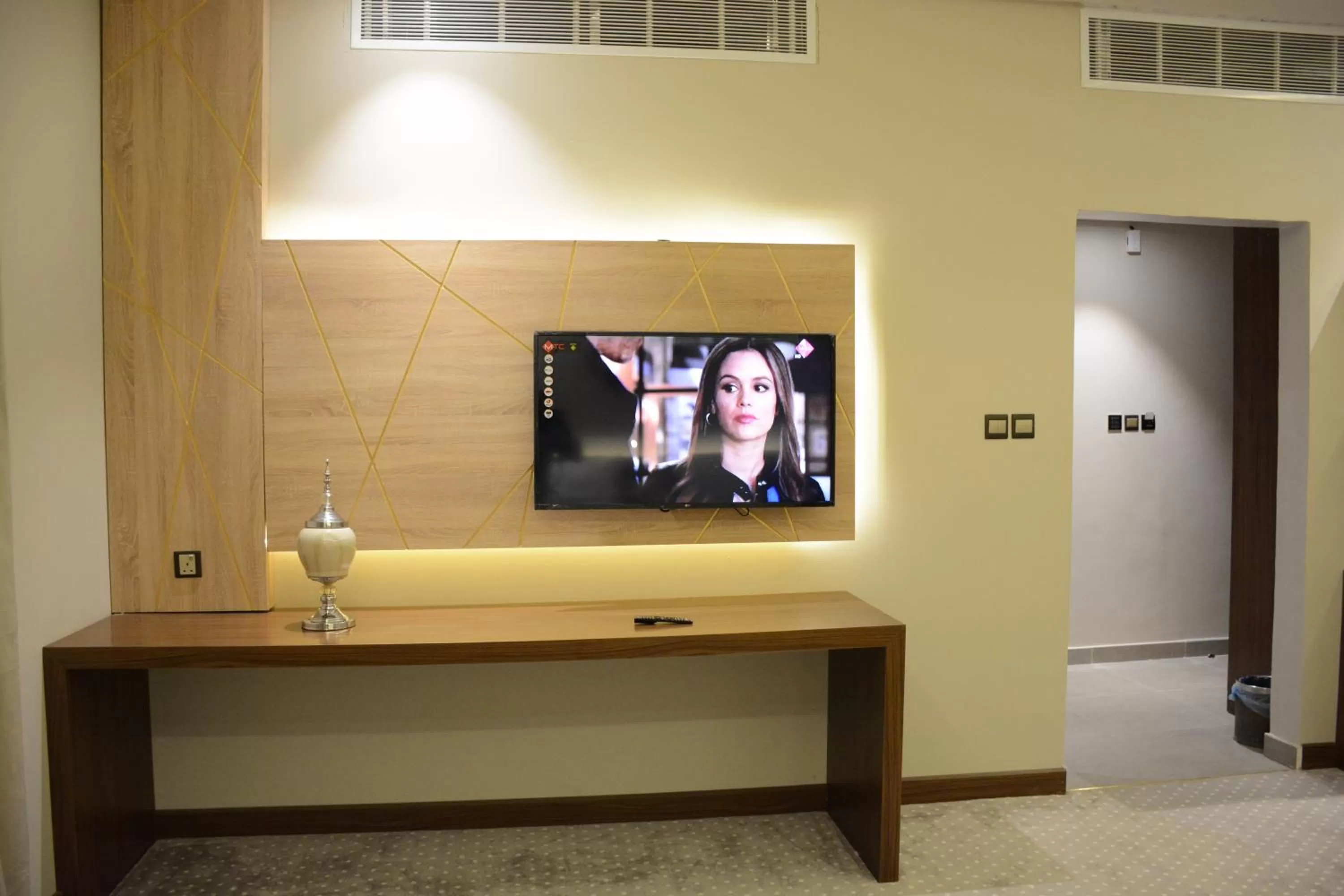 TV and multimedia, TV/Entertainment Center in E1 Hotel