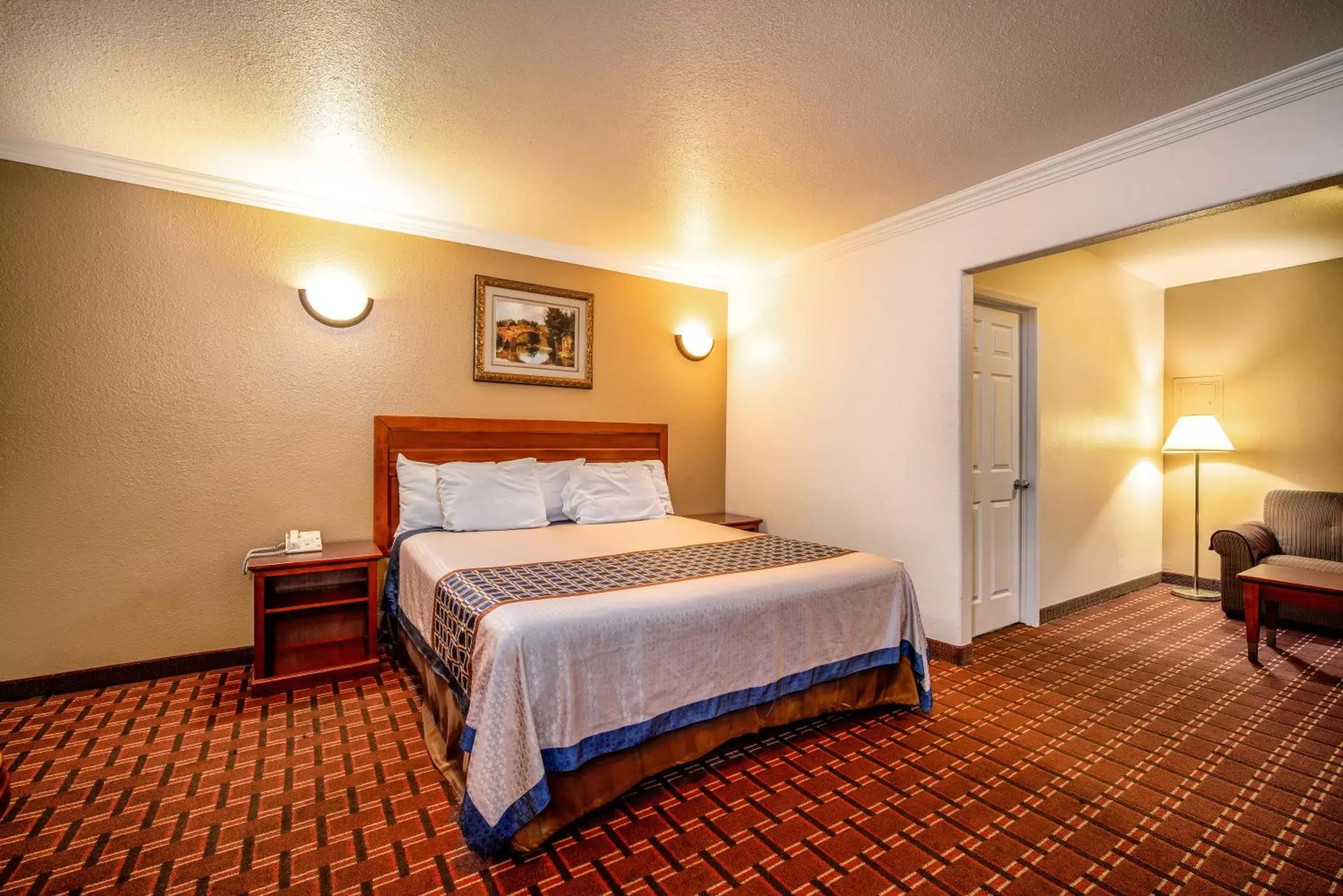 Bed in Regency Inn & Suites Downey