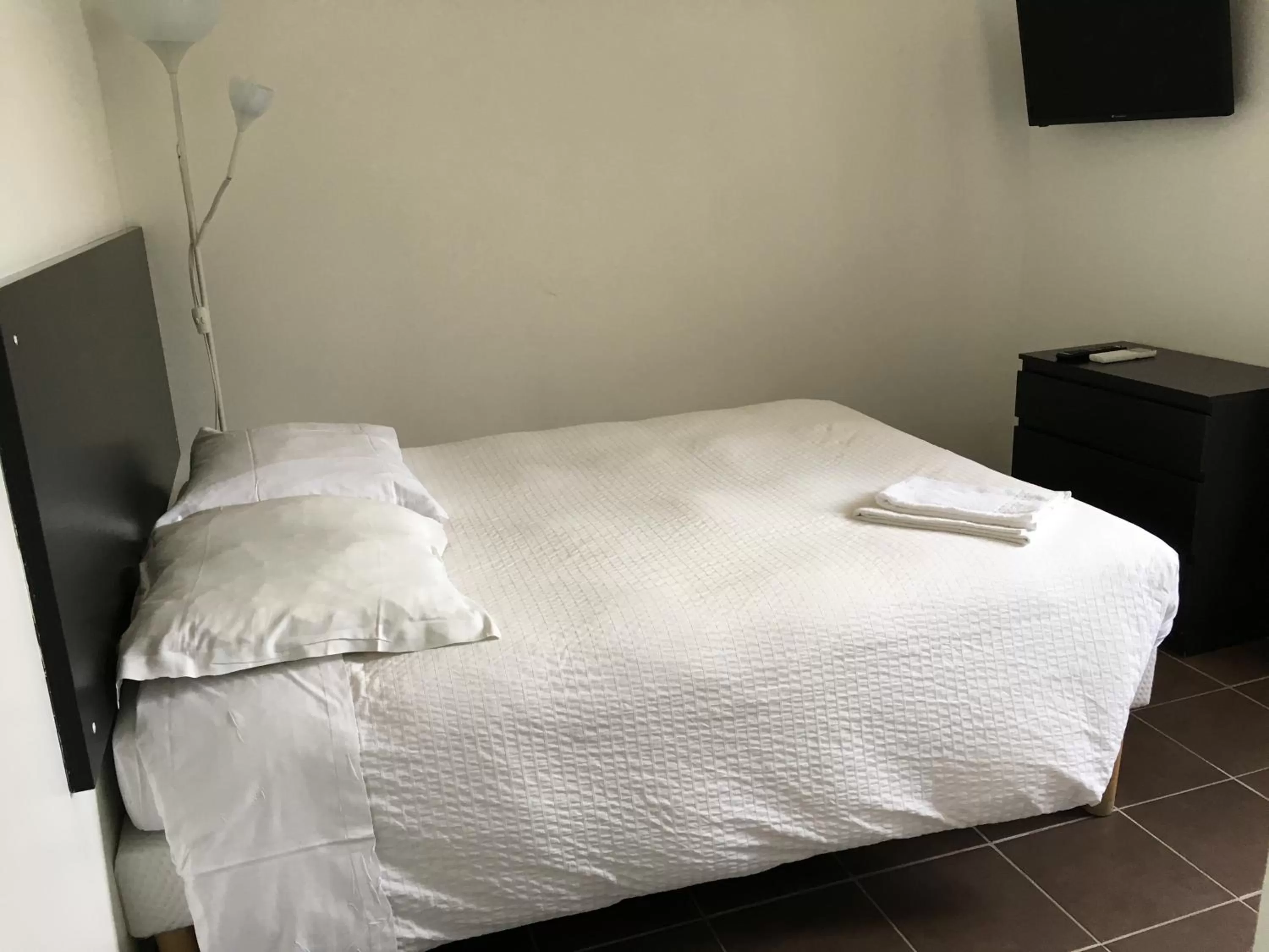 Bed in Hotel La Cigale