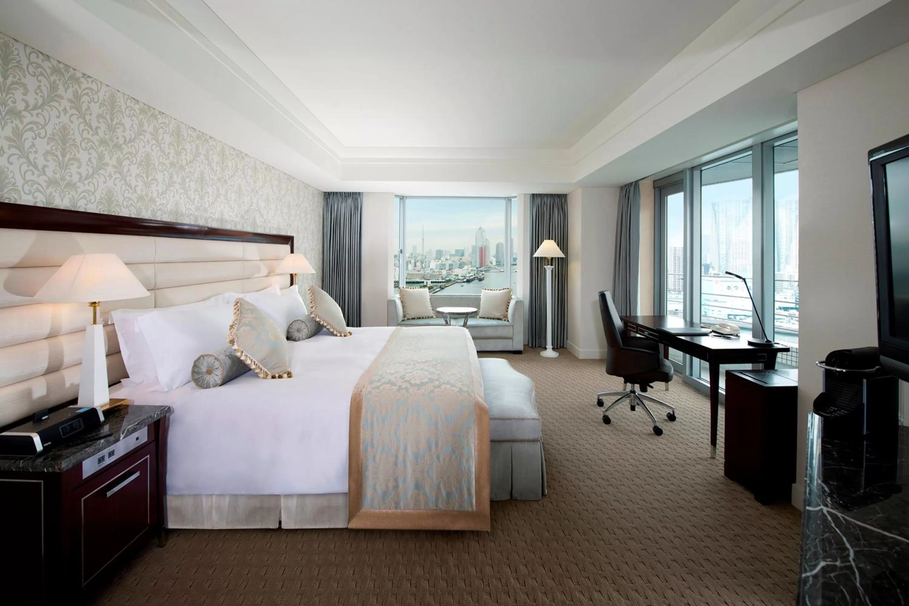 Photo of the whole room, Bed in InterContinental Tokyo Bay by IHG