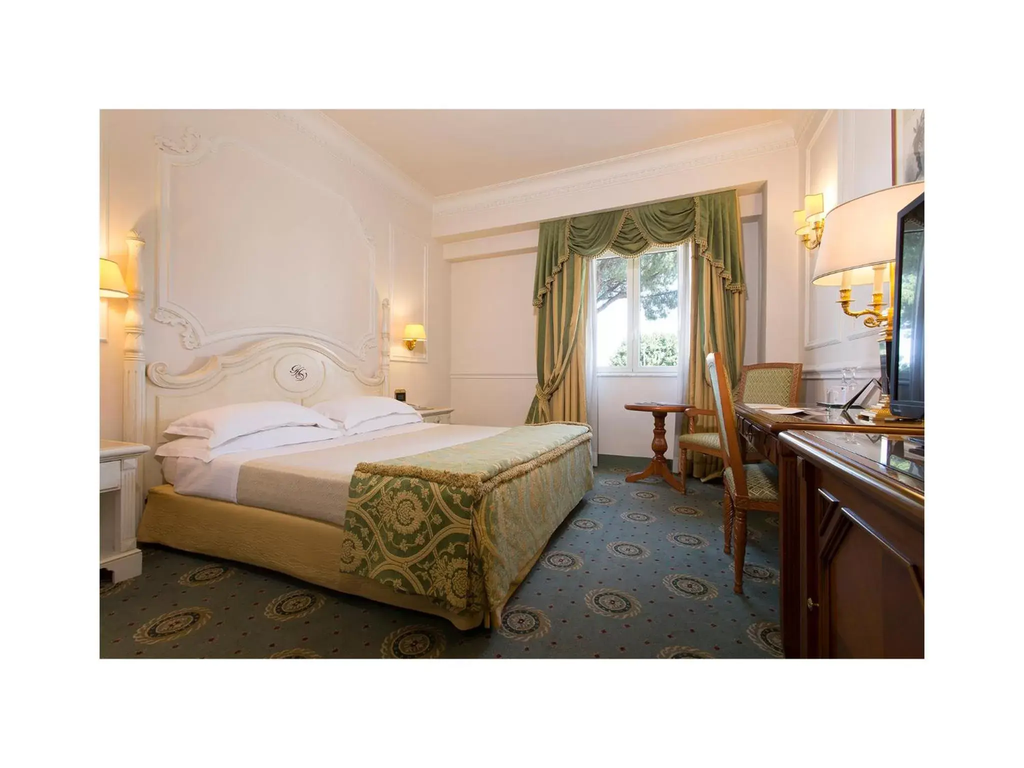 Photo of the whole room, Bed in Grand Hotel Vanvitelli