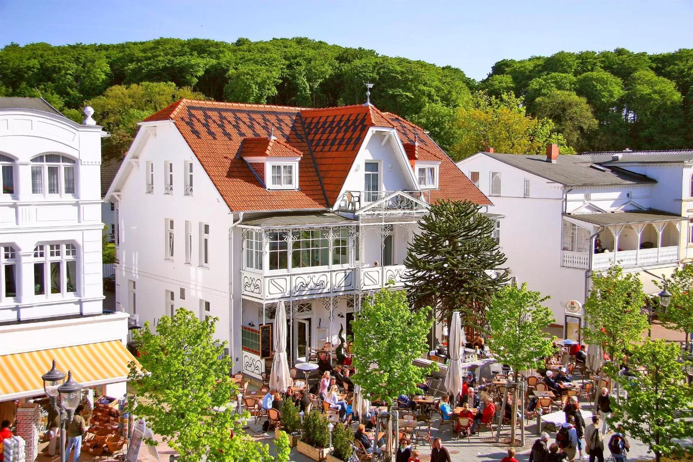 Facade/entrance in Hotel Villa Neander
