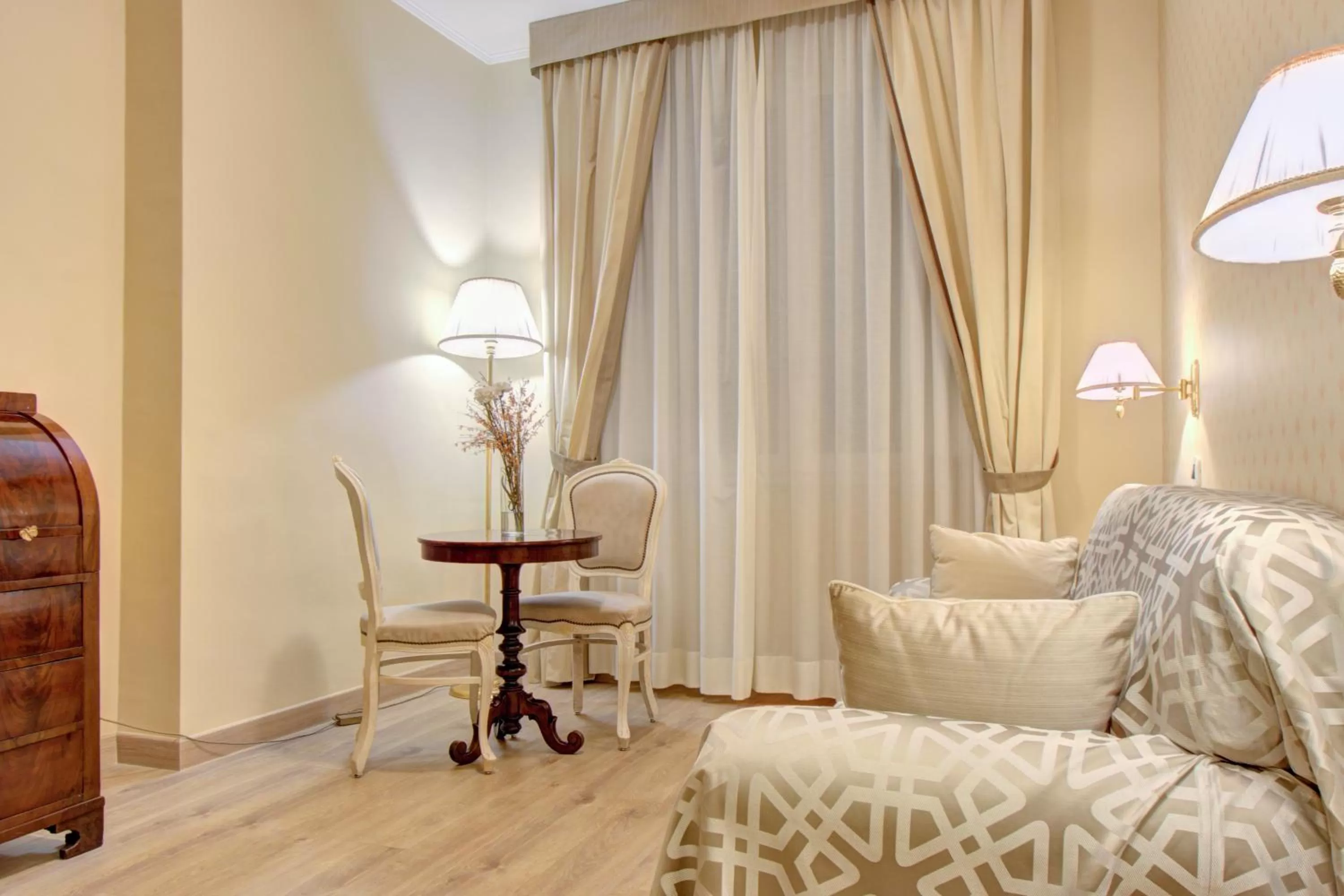 Other, Bed in Hotel La Locanda